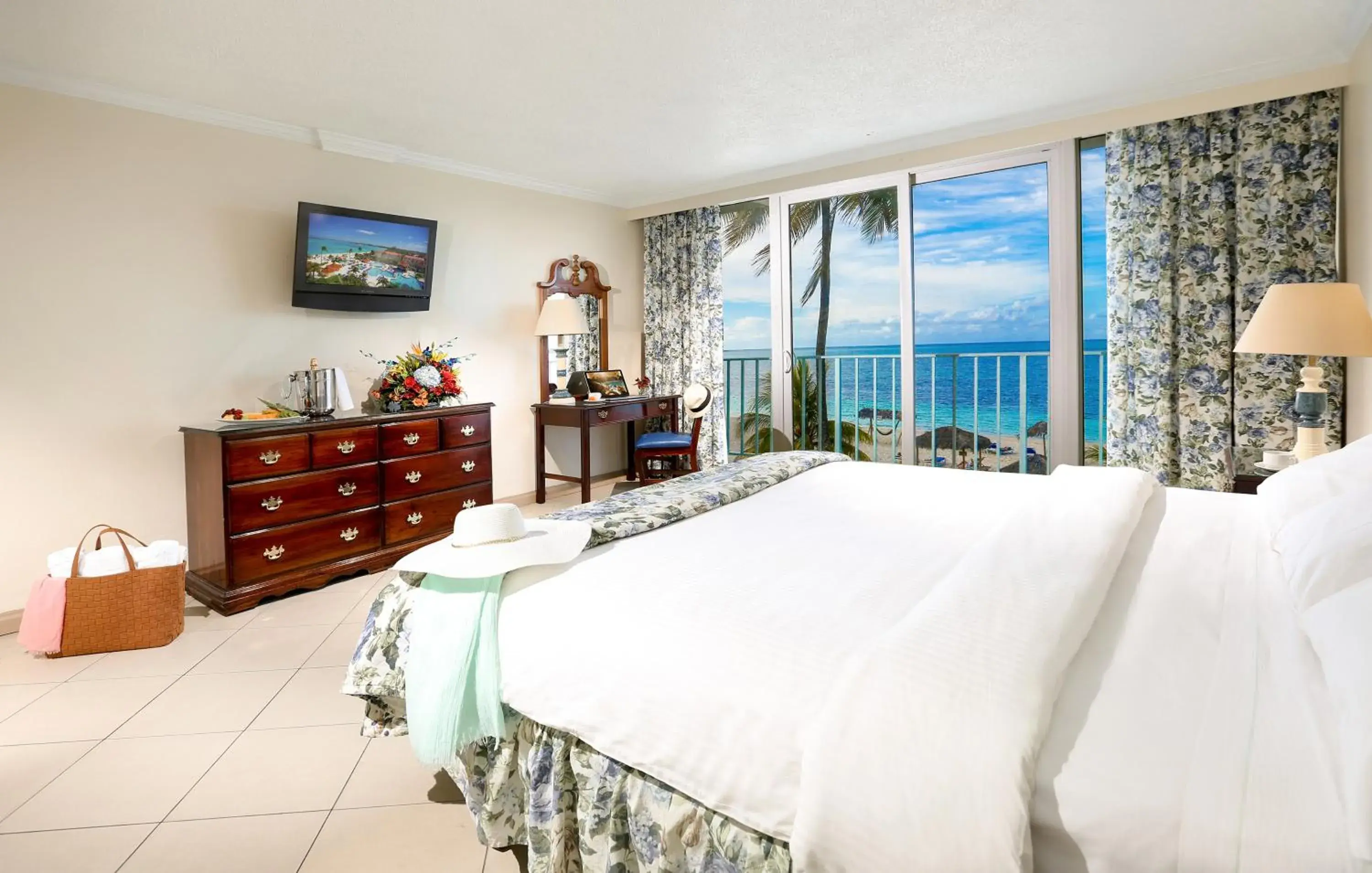 Bedroom, Bed in Breezes Resort & Spa All Inclusive, Bahamas Bedroom, Bed in Breezes Resort & Spa All Inclusive, Bahamas