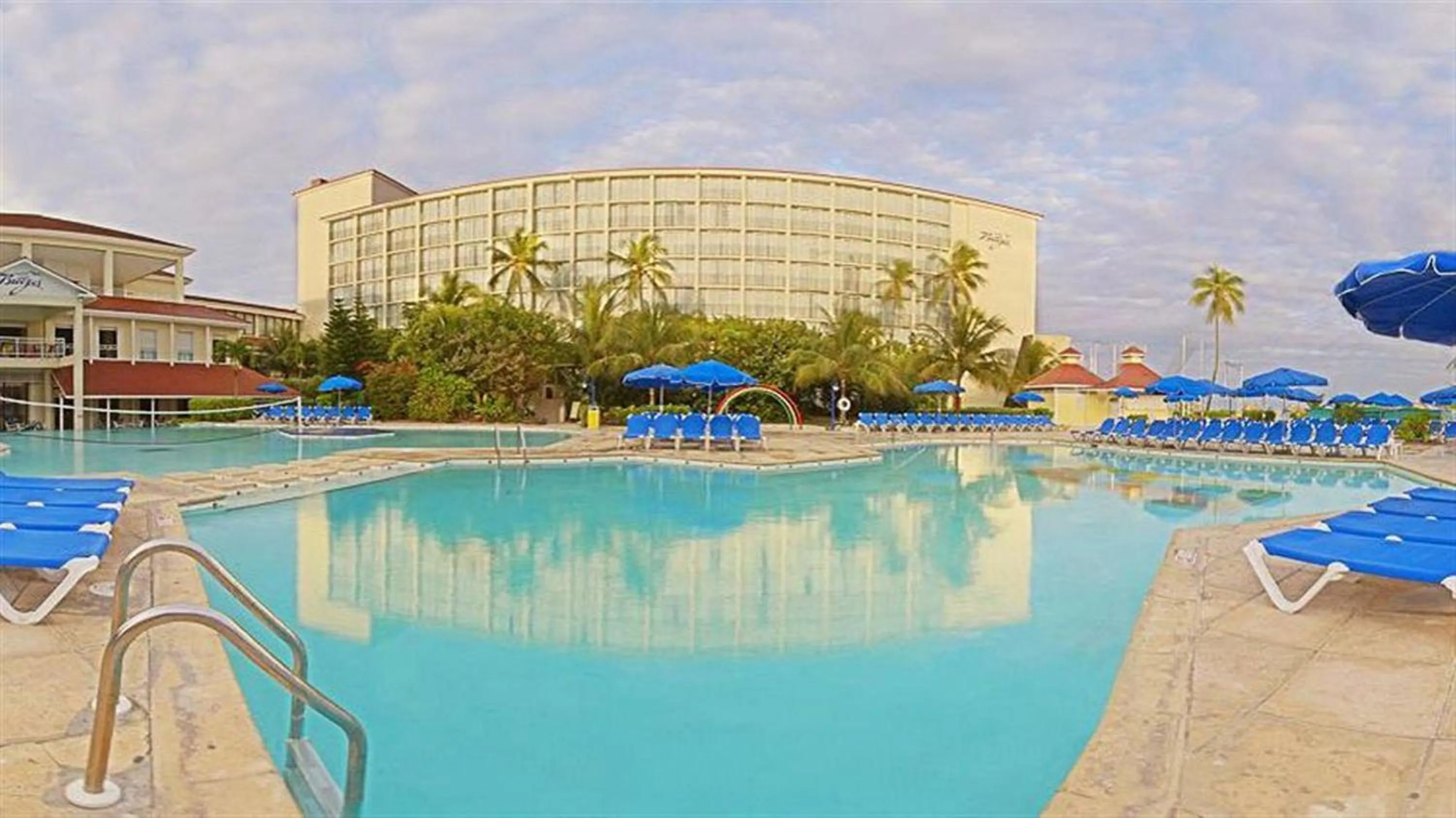 Swimming pool in Breezes Resort & Spa All Inclusive, Bahamas