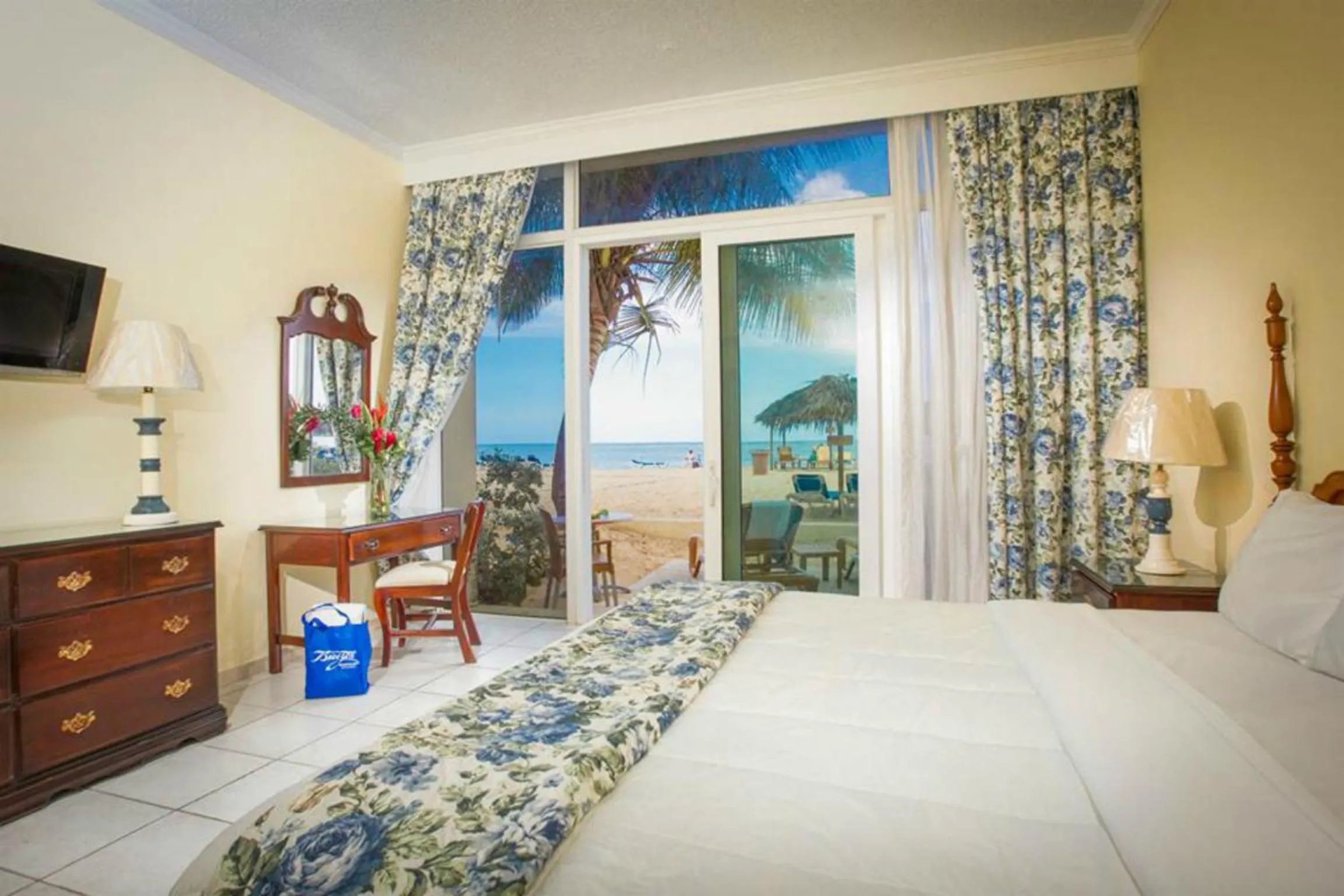 Photo of the whole room, Bed in Breezes Resort & Spa All Inclusive, Bahamas