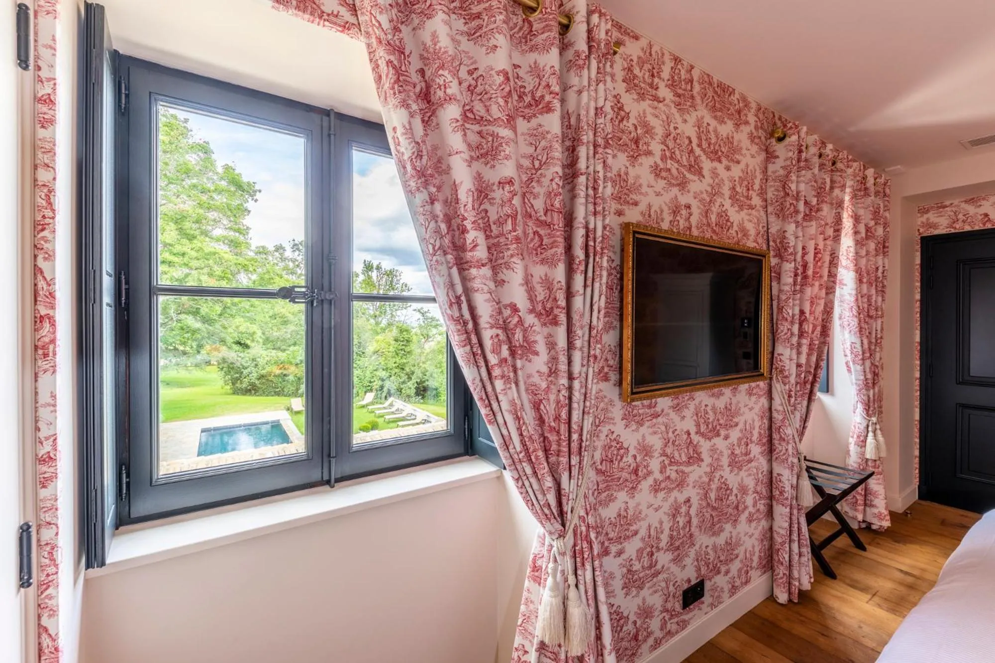 Garden view, Bed in Hôtel Villa Alexandre