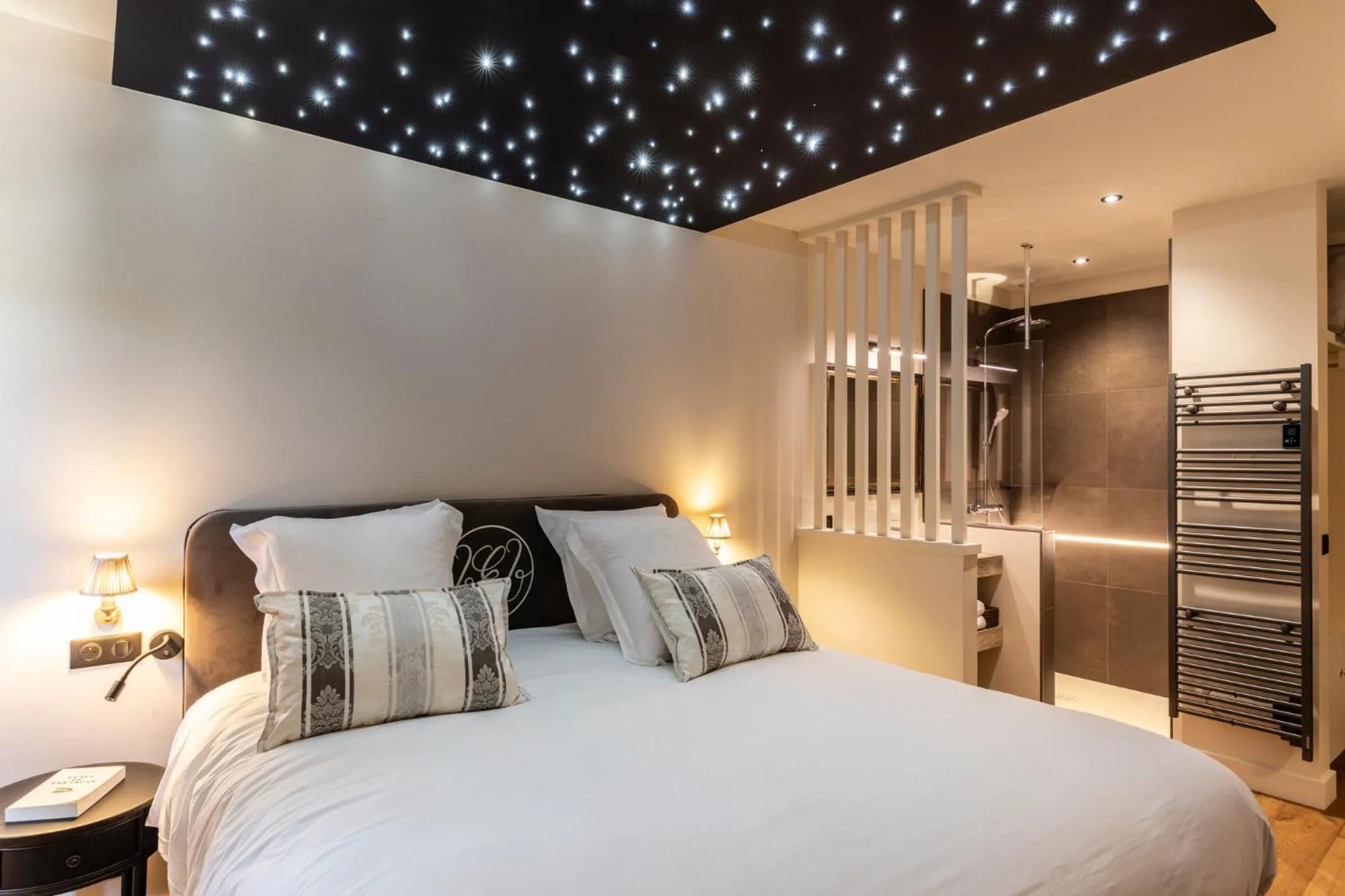 Bedroom, Bed in Hôtel Villa Alexandre