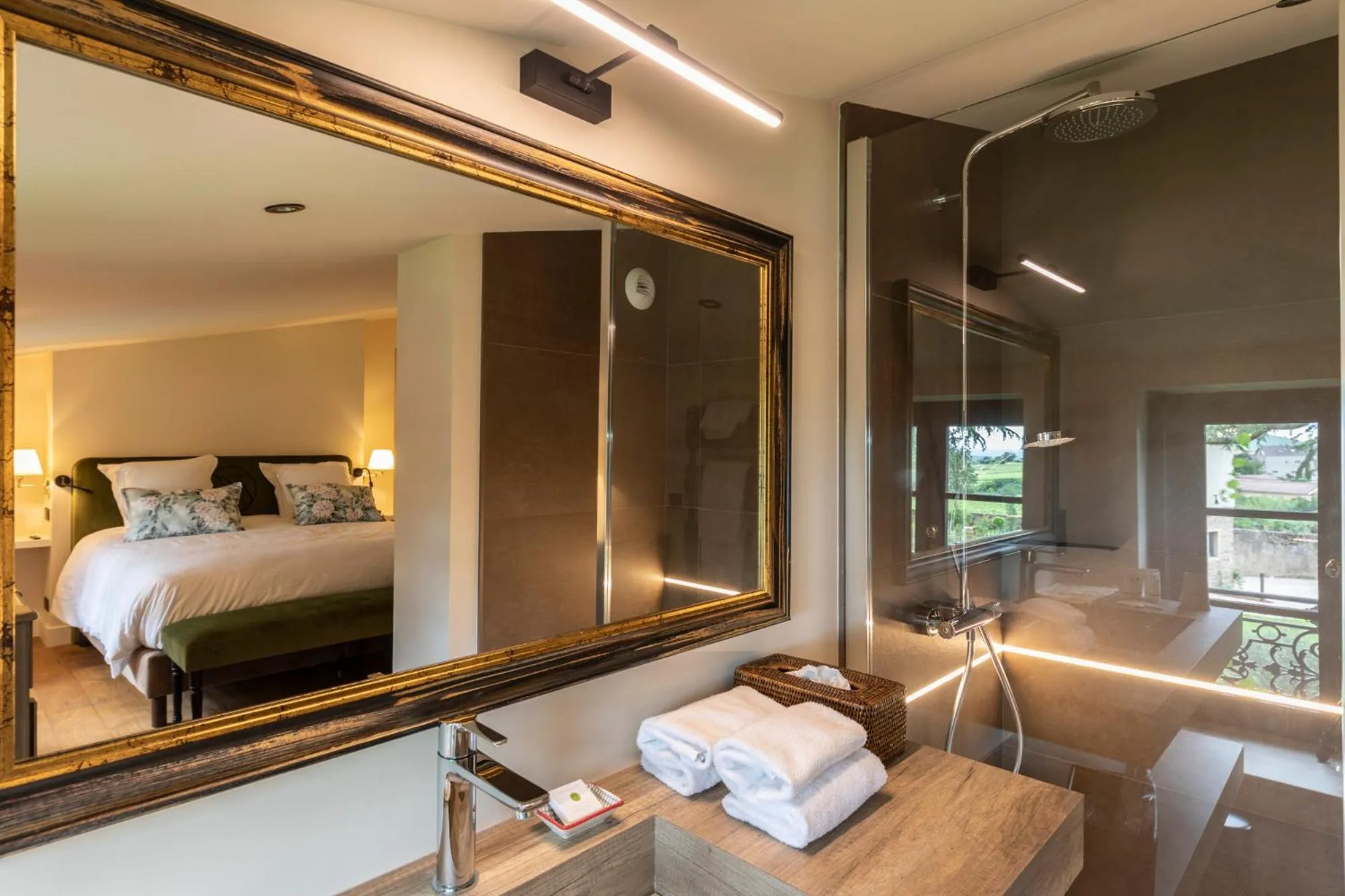 Photo of the whole room, Bed in Hôtel Villa Alexandre