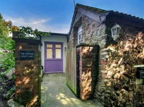 Bedroom in The Rising Sun Inn