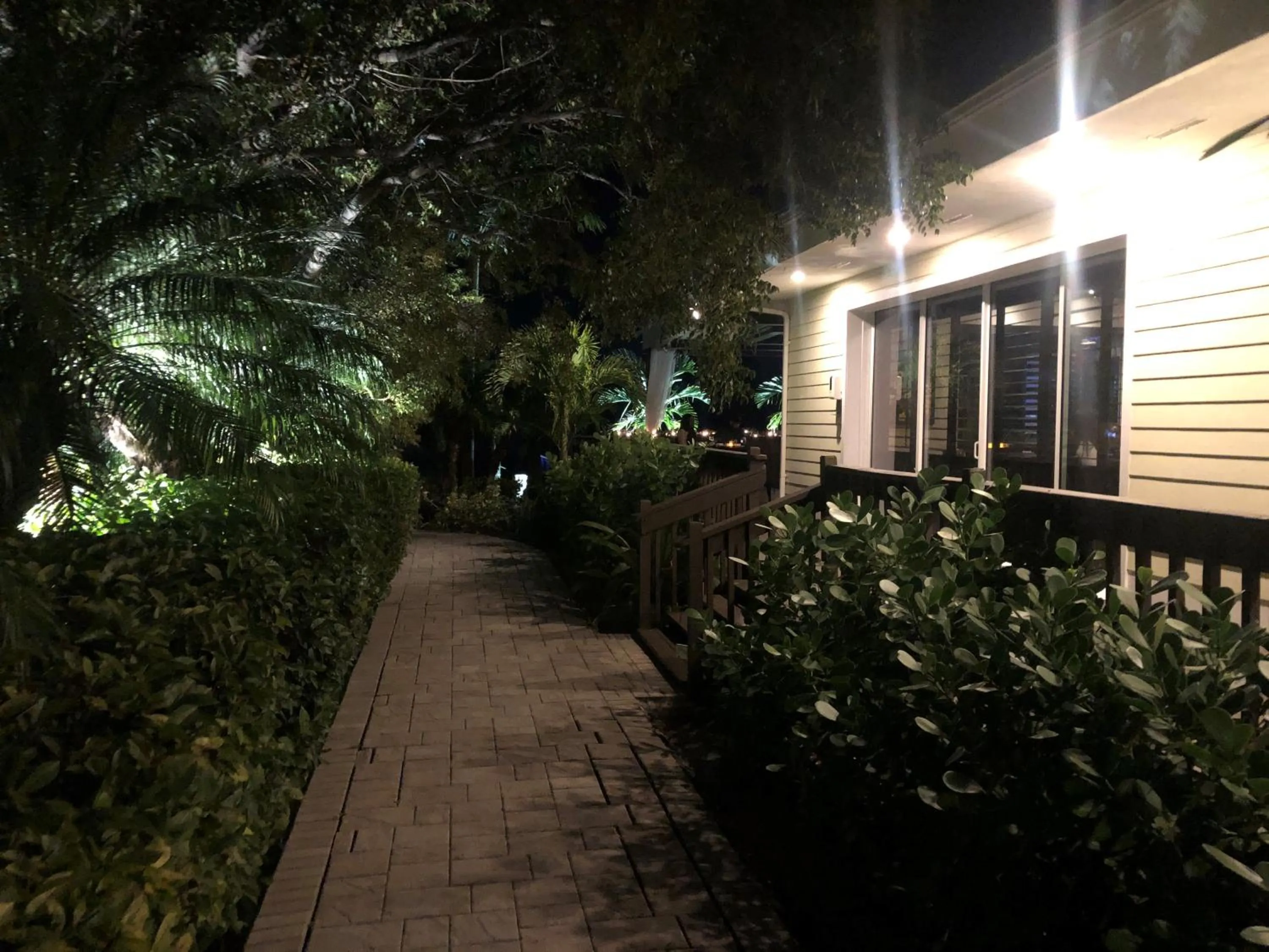 Restaurant/places to eat in Dolphin Cove