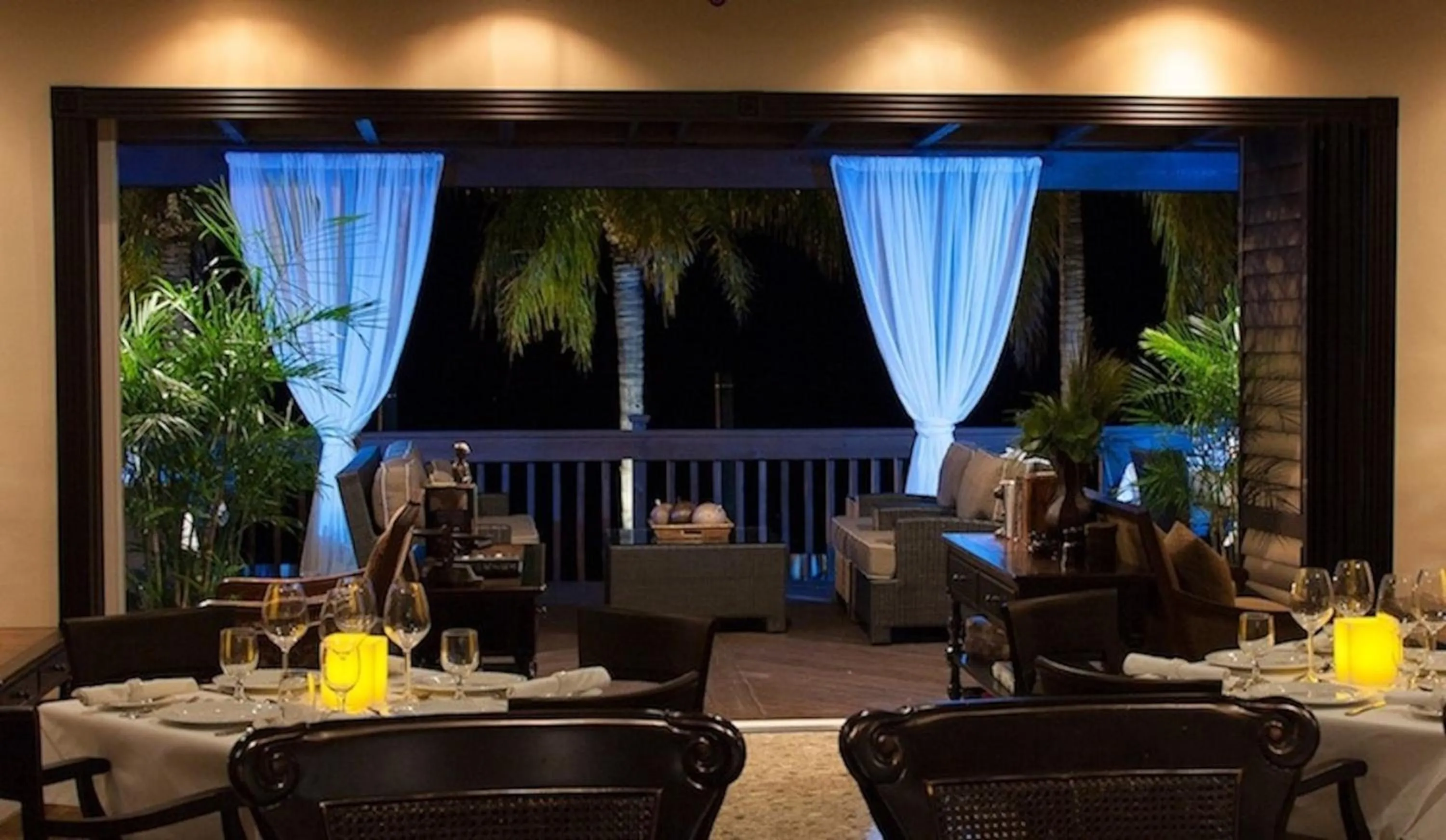 Restaurant/places to eat in Dolphin Cove