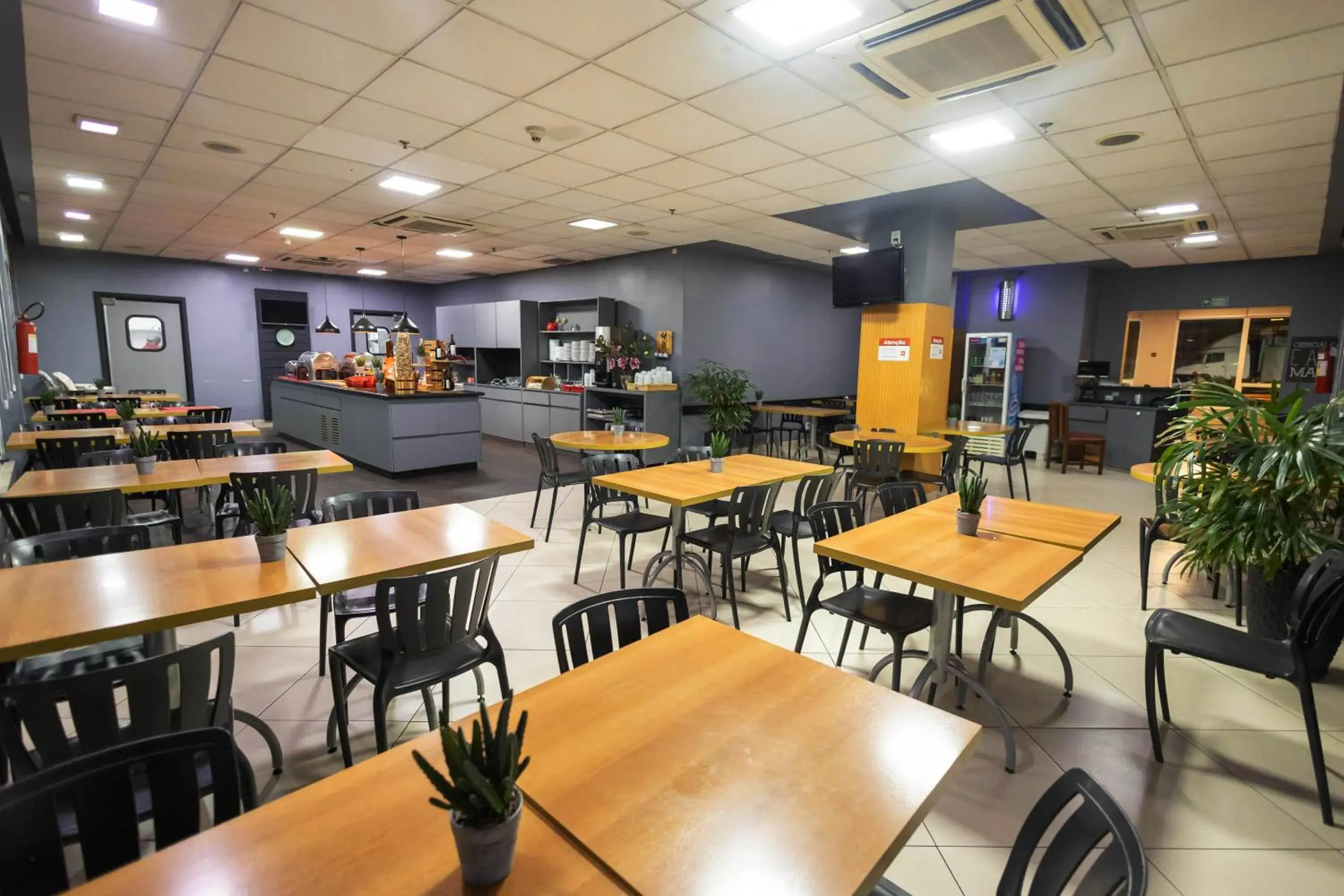 Restaurant/places to eat in ibis Contagem Ceasa Restaurant/places to eat in ibis Contagem Ceasa