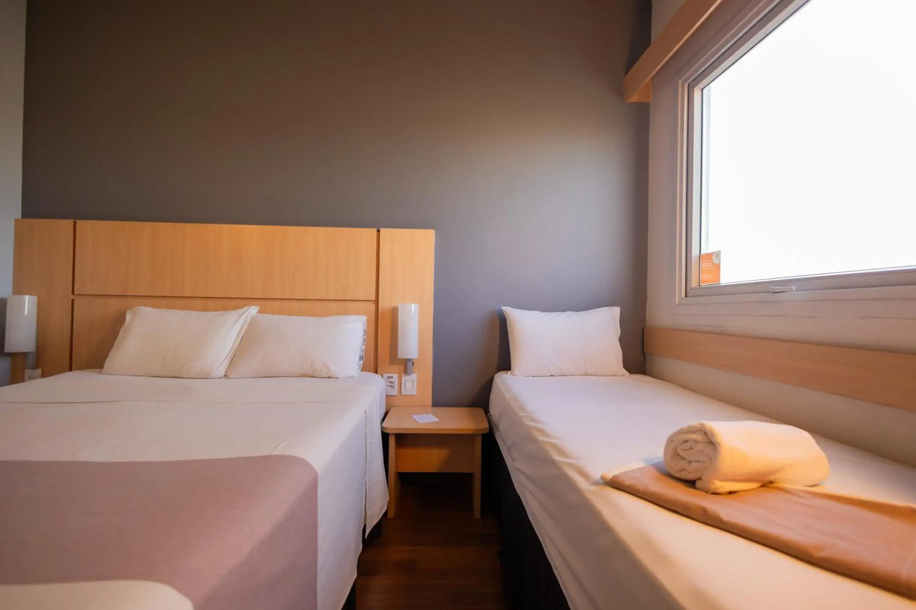 Standard Room with One Double Bed and One Single Bed in ibis Contagem Ceasa Standard Room with One Double Bed and One Single Bed in ibis Contagem Ceasa