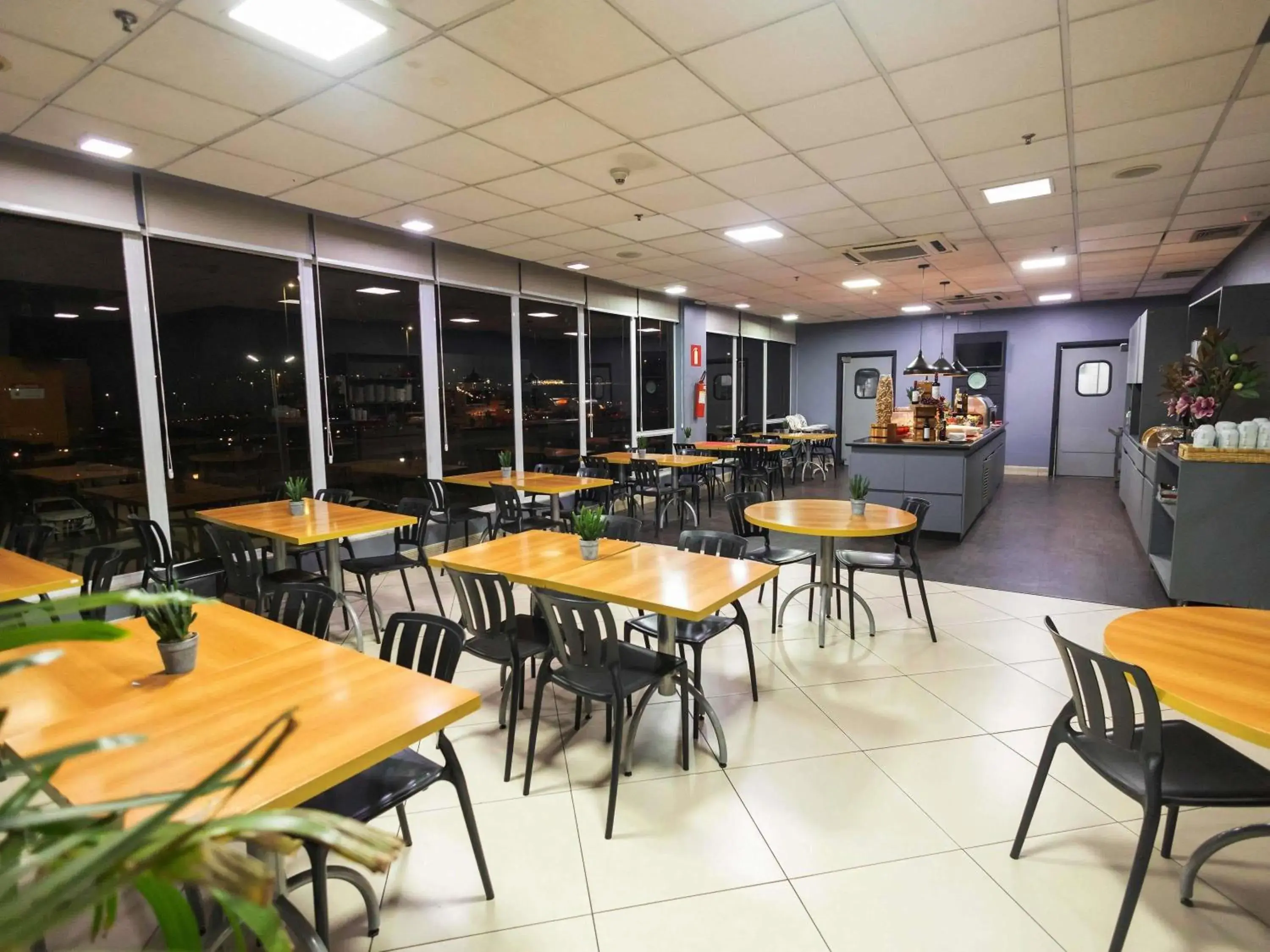Restaurant/places to eat in ibis Contagem Ceasa Restaurant/places to eat in ibis Contagem Ceasa