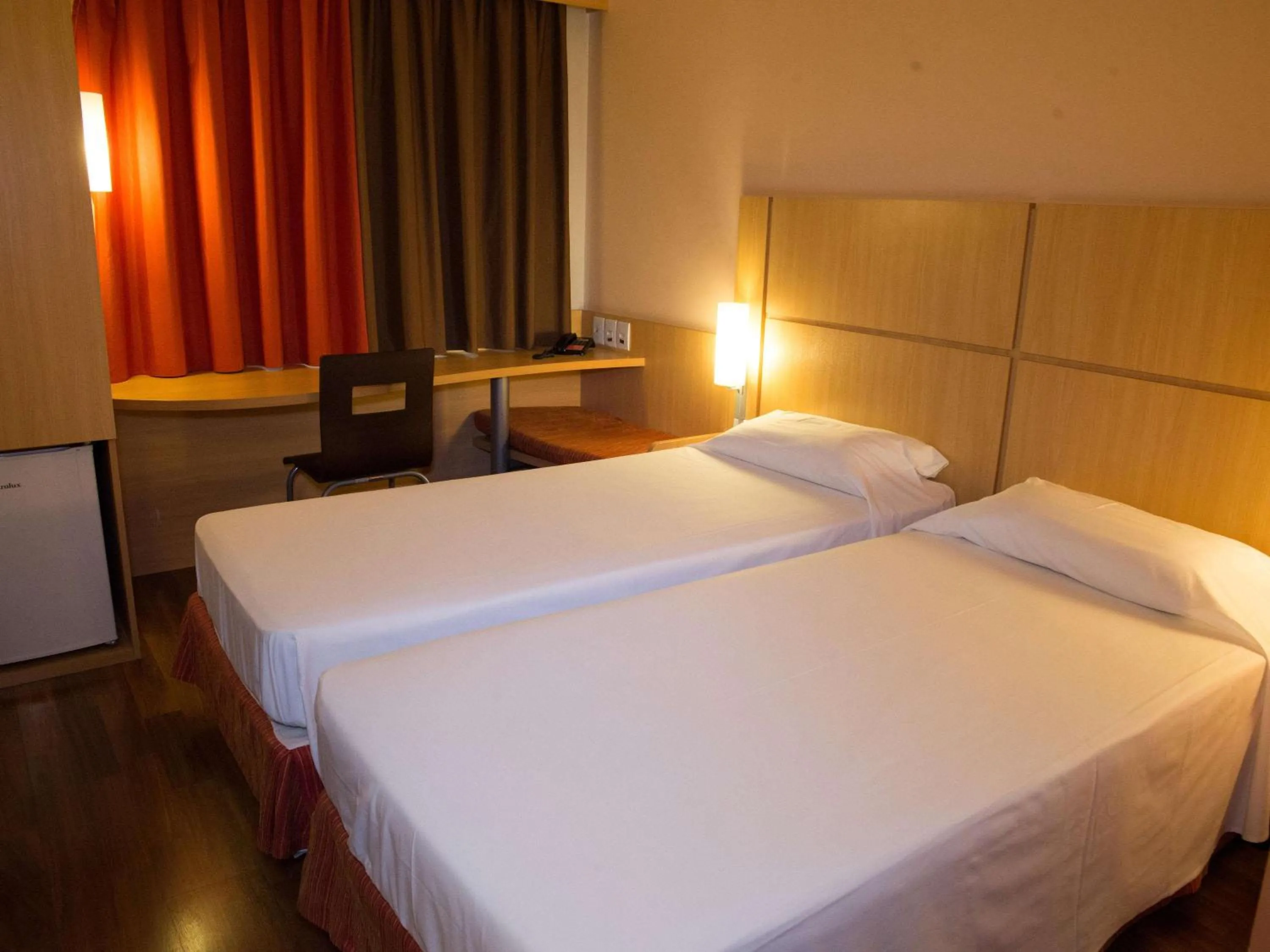 Standard Twin Room in ibis Contagem Ceasa