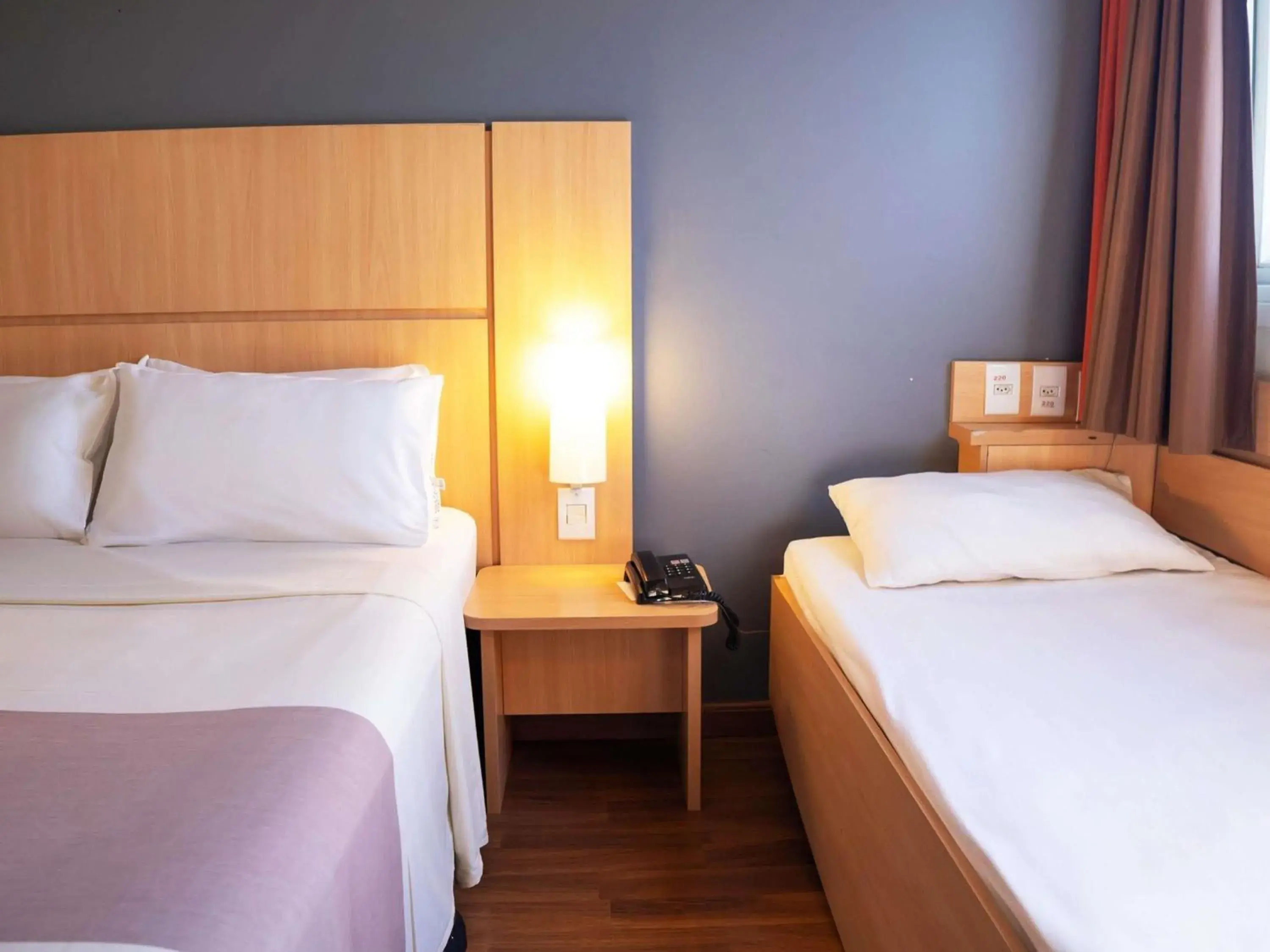 Bedroom, Bed in ibis Contagem Ceasa Bedroom, Bed in ibis Contagem Ceasa