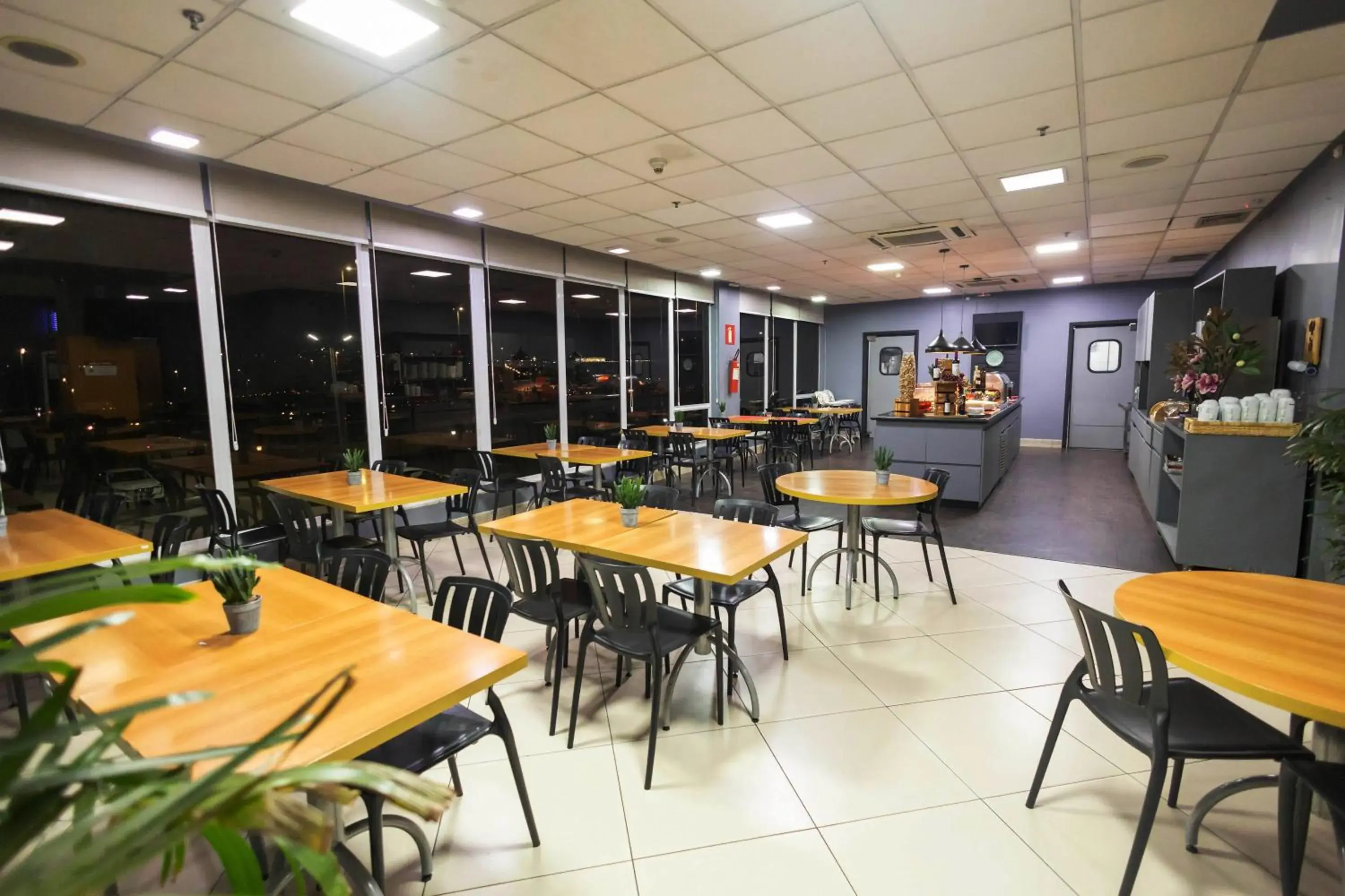 Restaurant/places to eat in ibis Contagem Ceasa Restaurant/places to eat in ibis Contagem Ceasa