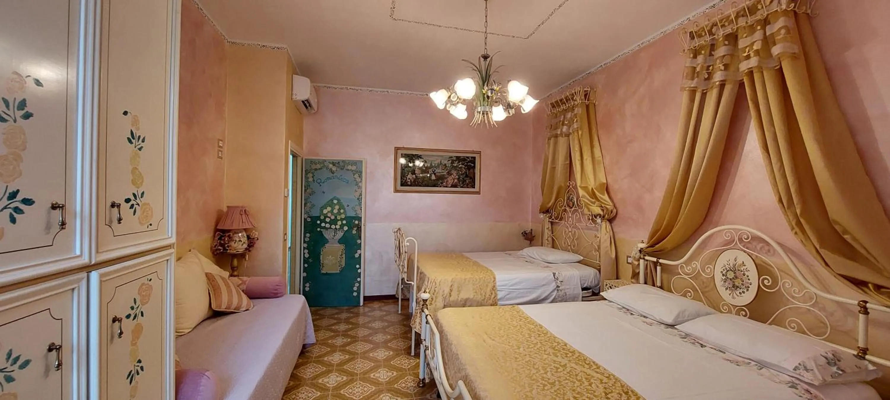 Photo of the whole room in Bellavista Versilia