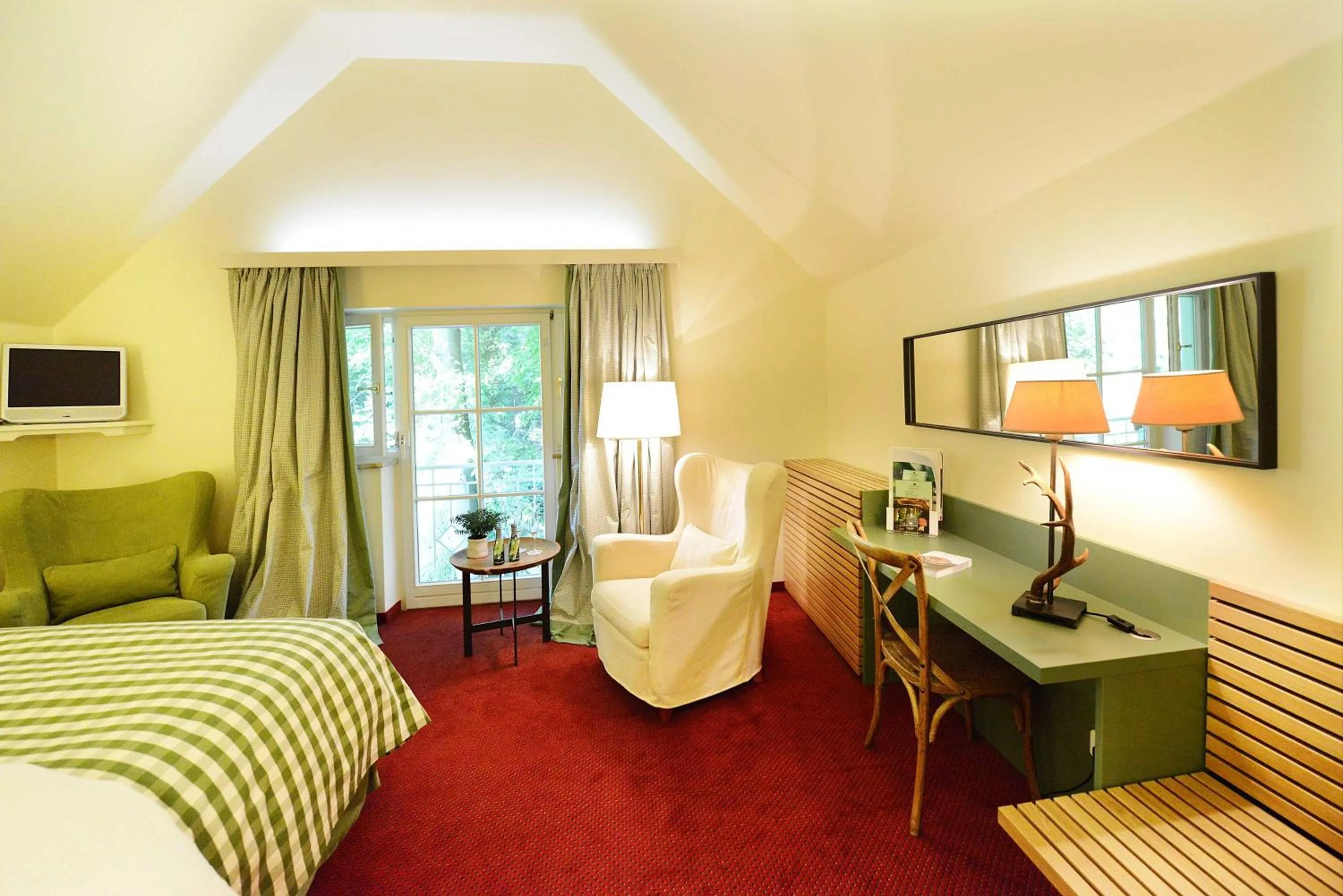 Seating area, Bed in Romantik Hotel Jagdhaus Waldfrieden