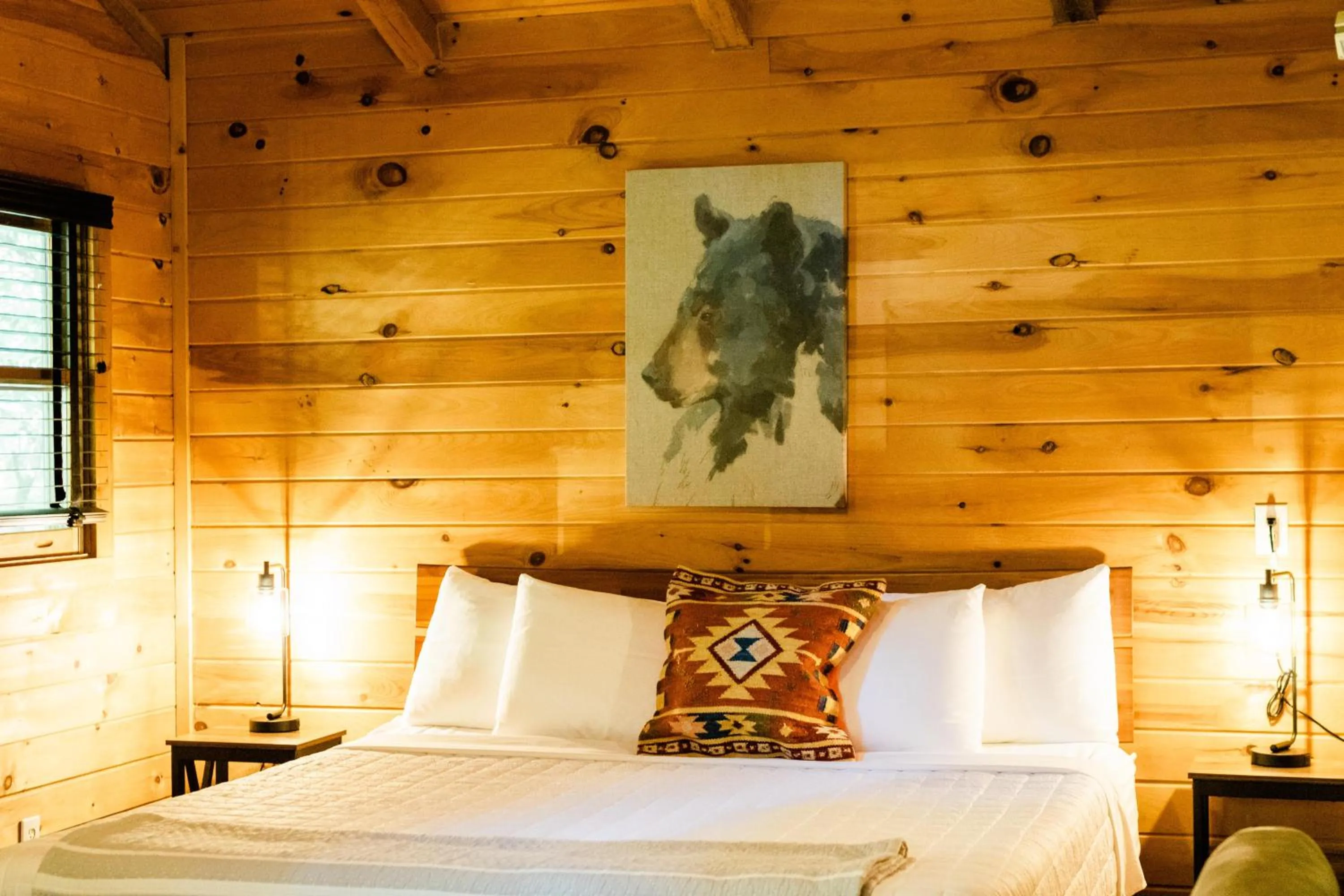 Bed in Sylvan Valley Lodge and Cellars