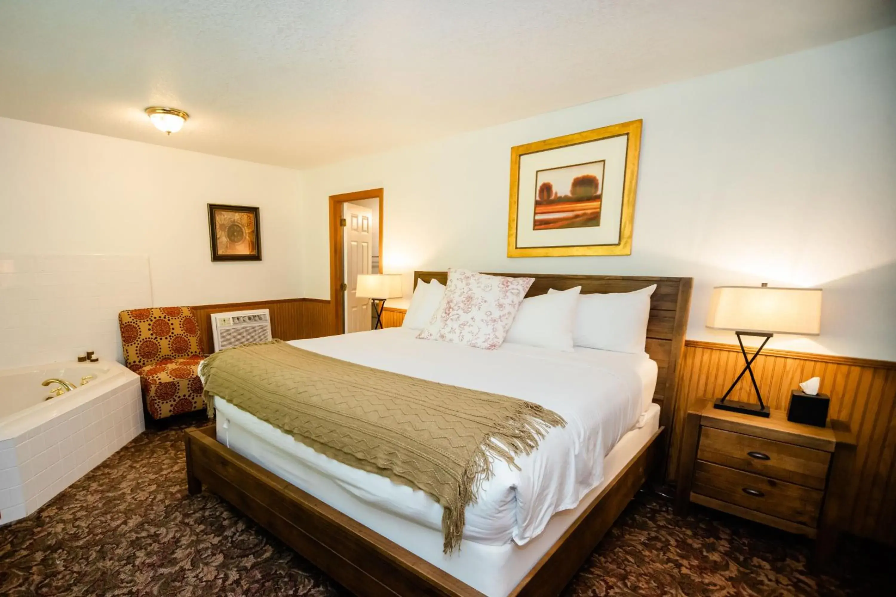 Superior King Room in Sylvan Valley Lodge and Cellars Superior King Room in Sylvan Valley Lodge and Cellars