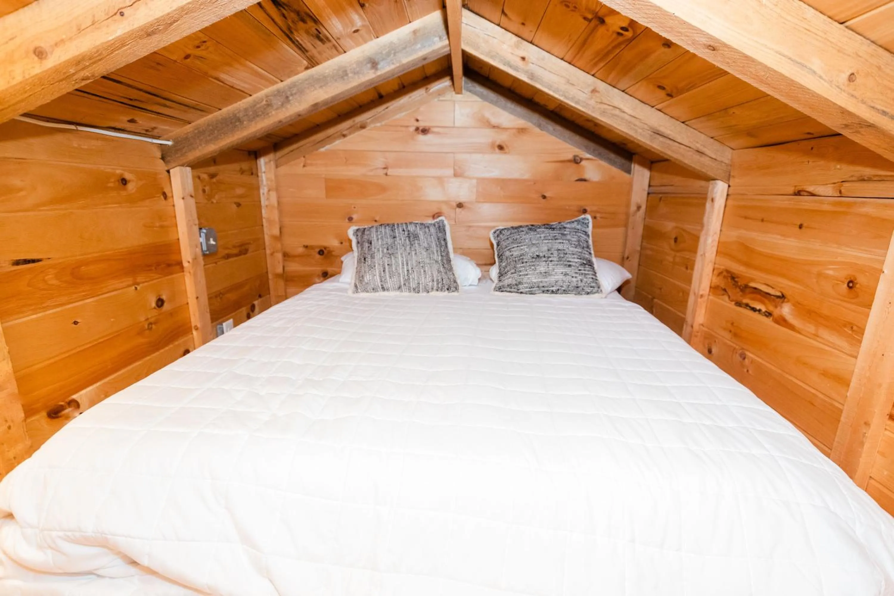 Bed in Sylvan Valley Lodge and Cellars