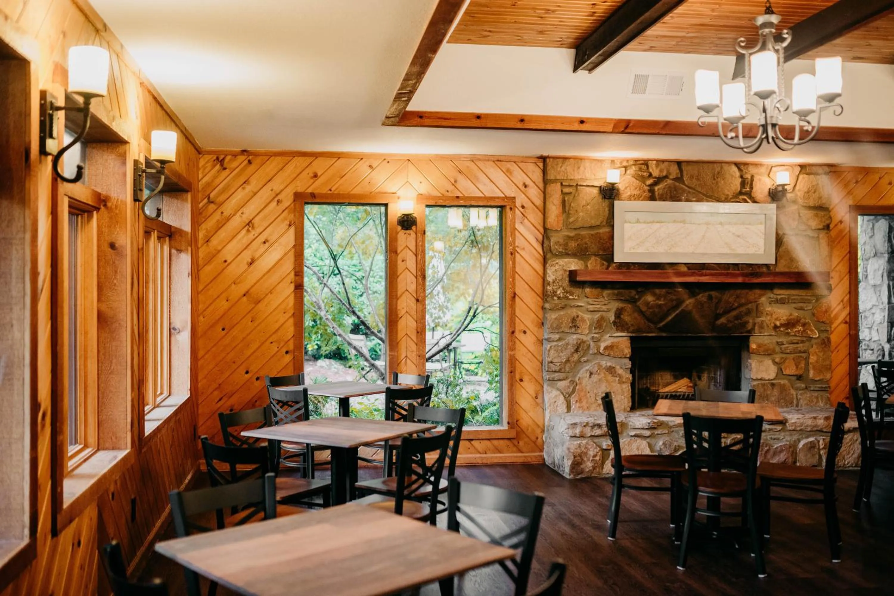 Restaurant/places to eat in Sylvan Valley Lodge and Cellars