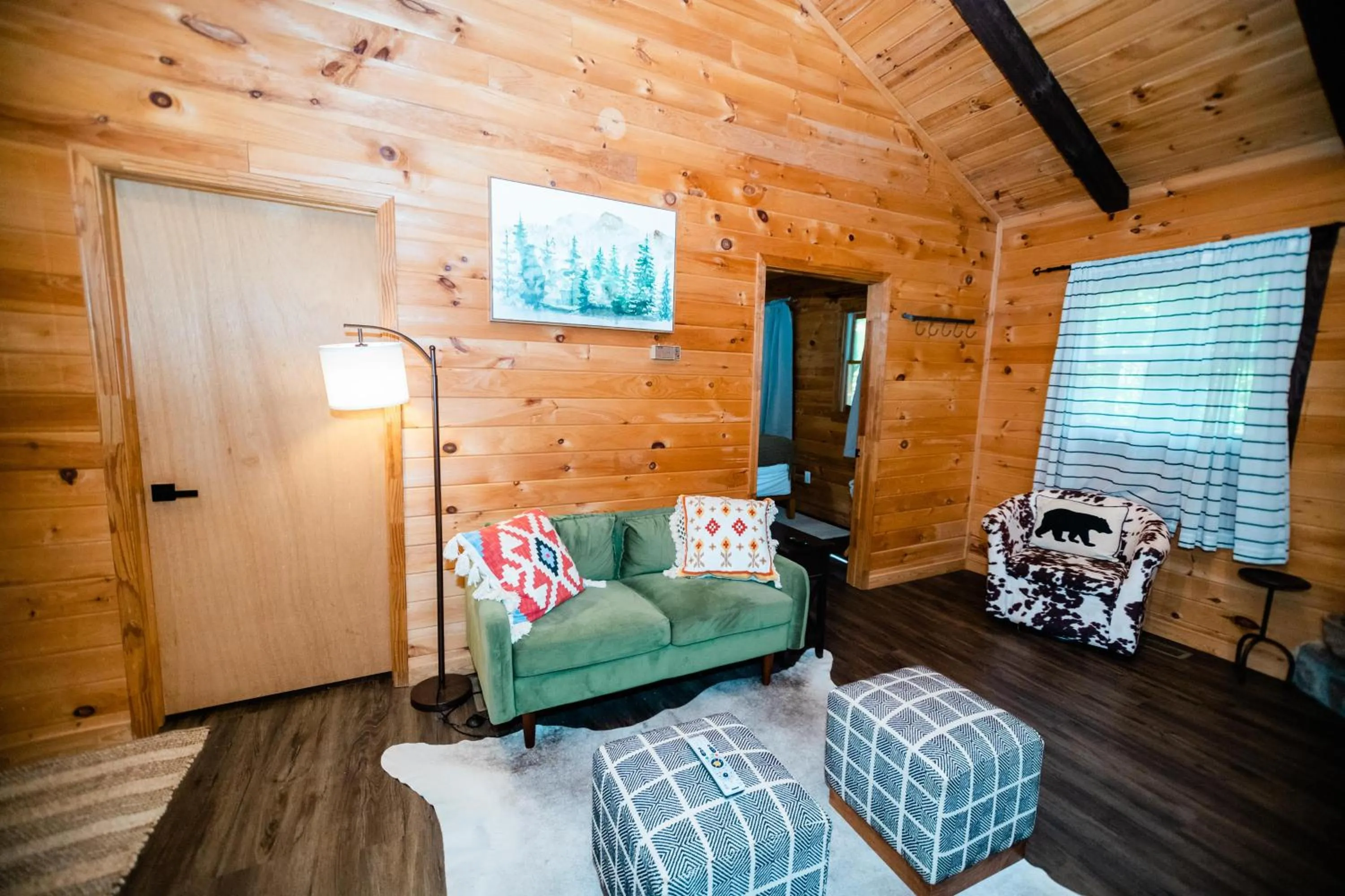 Living room, Bed in Sylvan Valley Lodge and Cellars