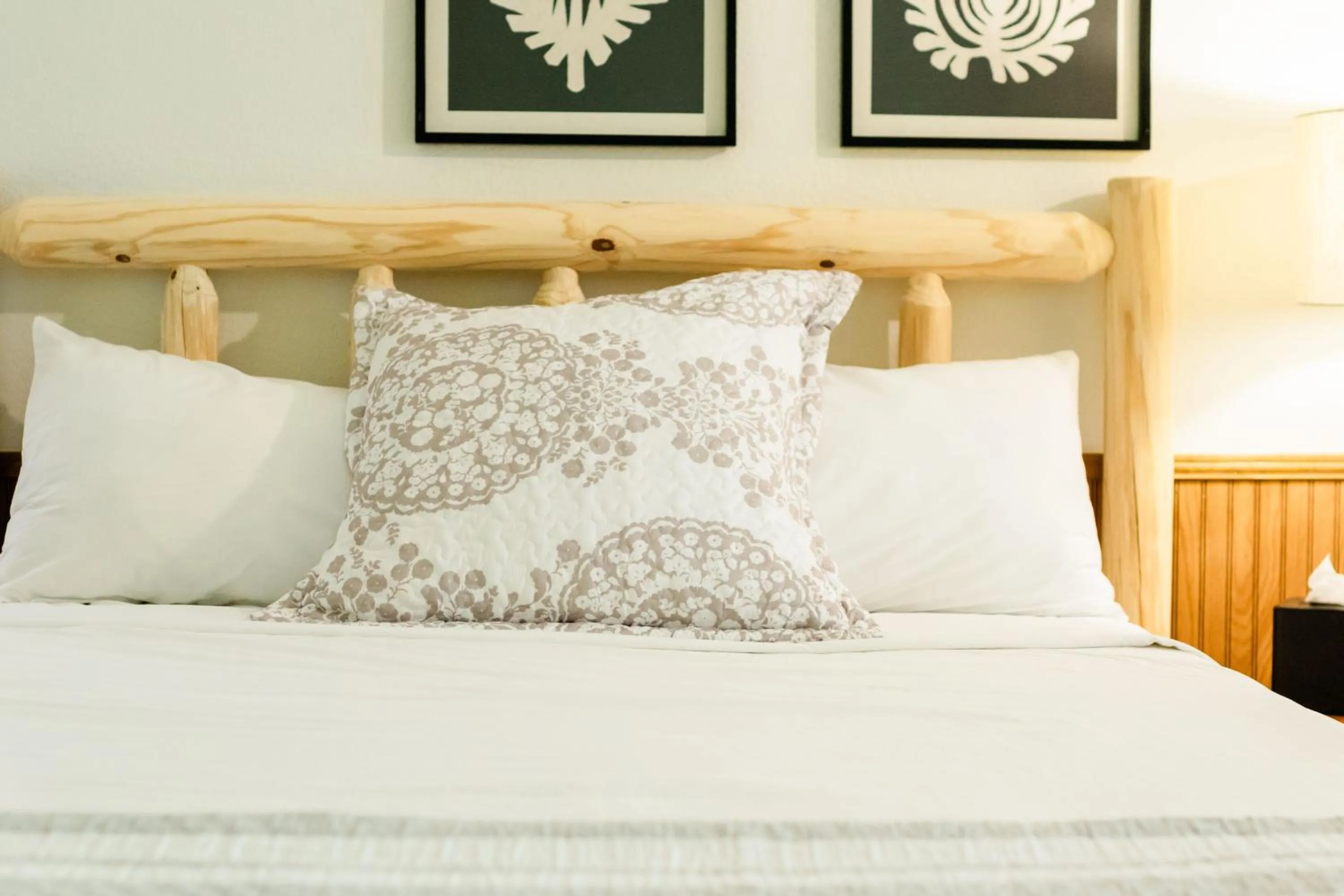 Bed in Sylvan Valley Lodge and Cellars