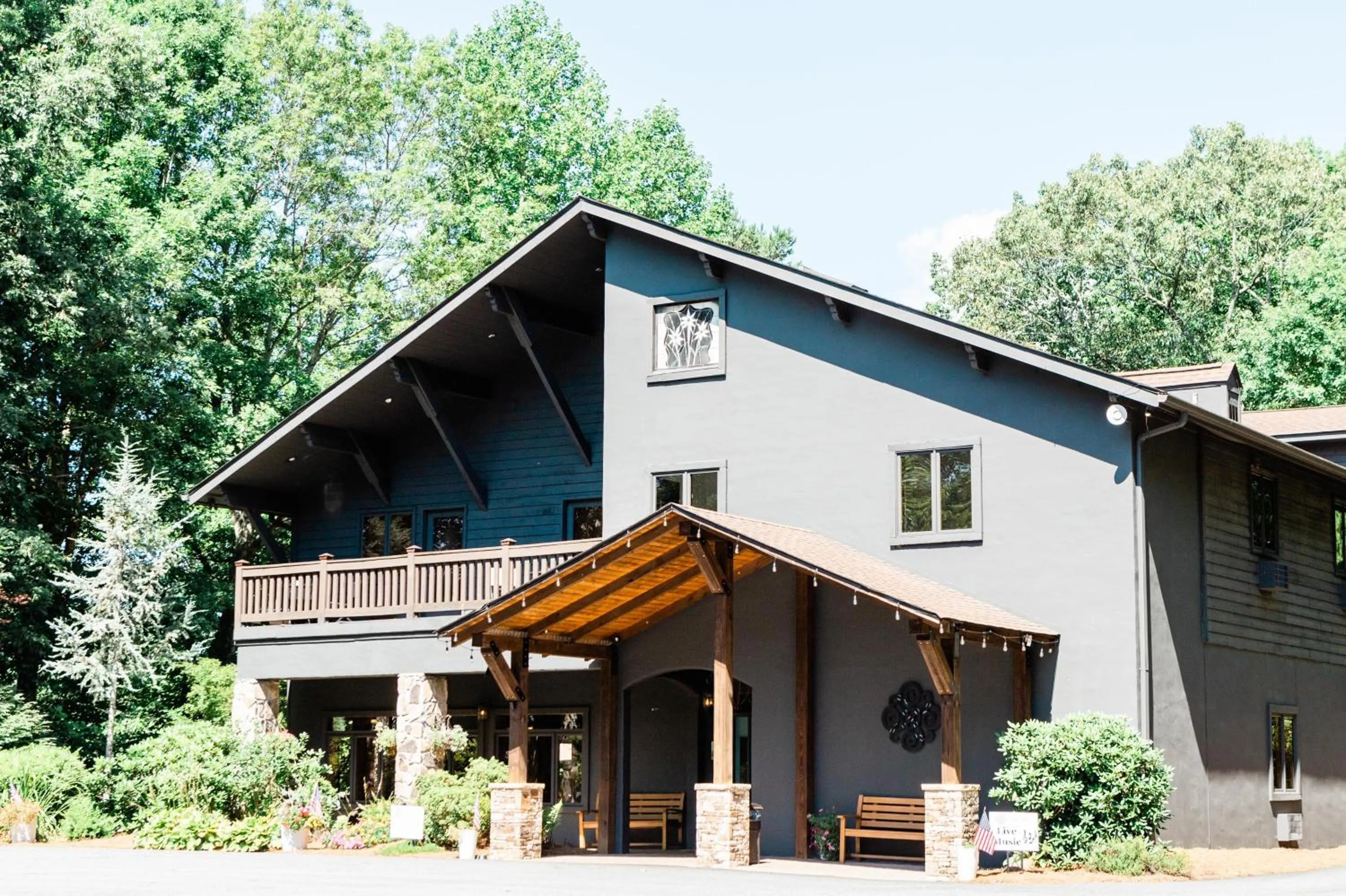 Property building in Sylvan Valley Lodge and Cellars