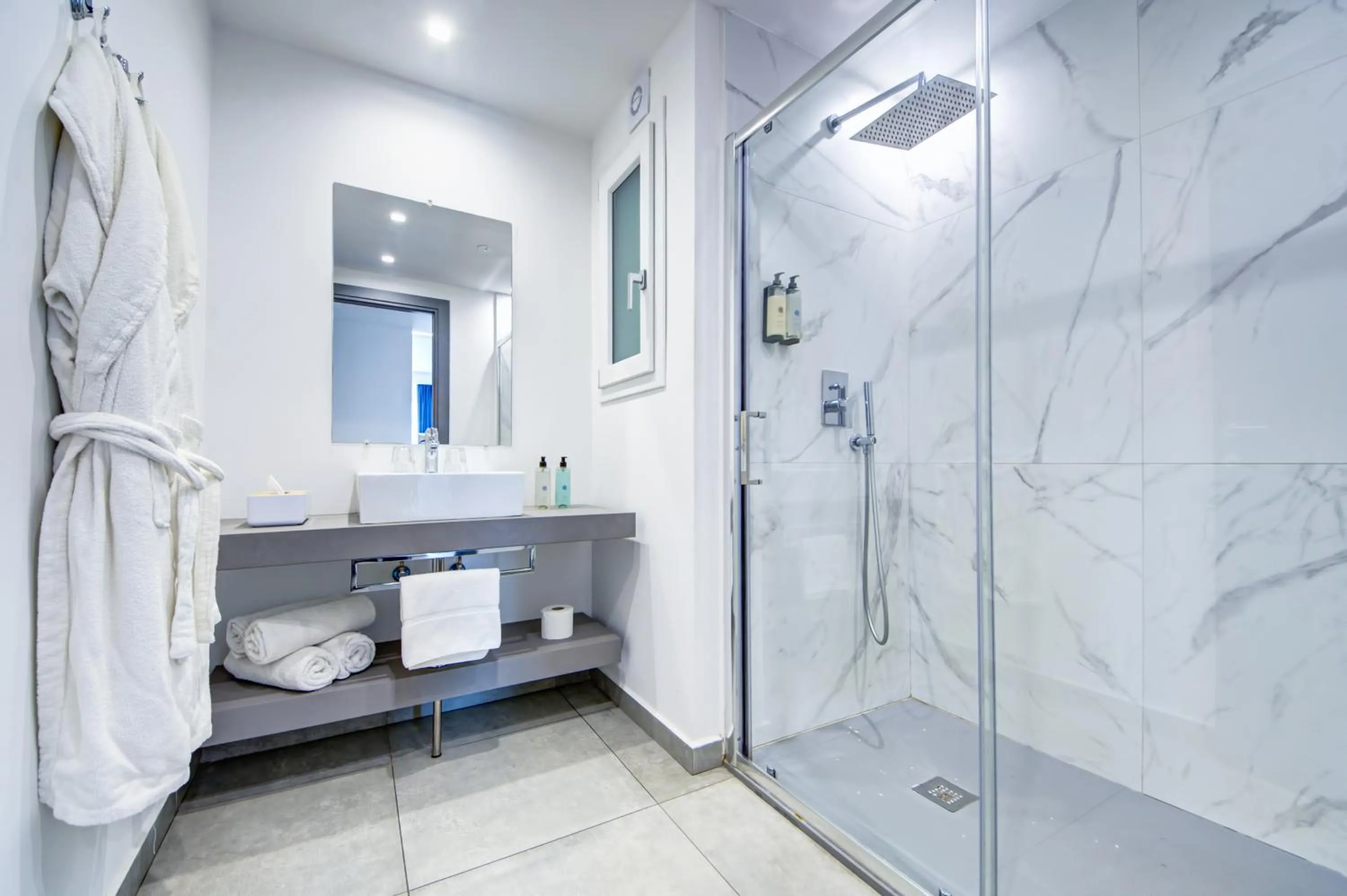 Shower in Flamingo Hotel Malta