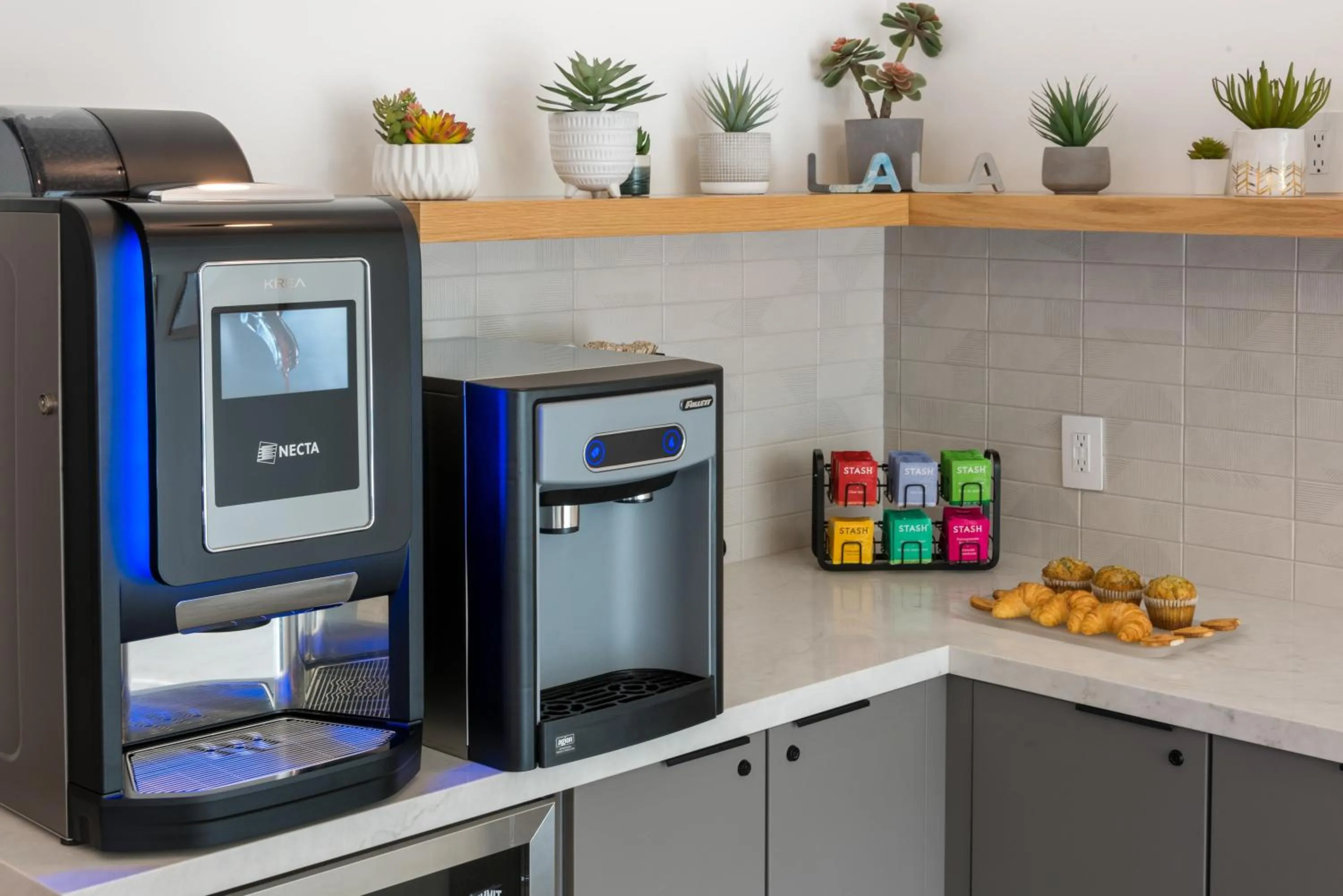 Food and drinks in The Metric - Los Angeles Downtown