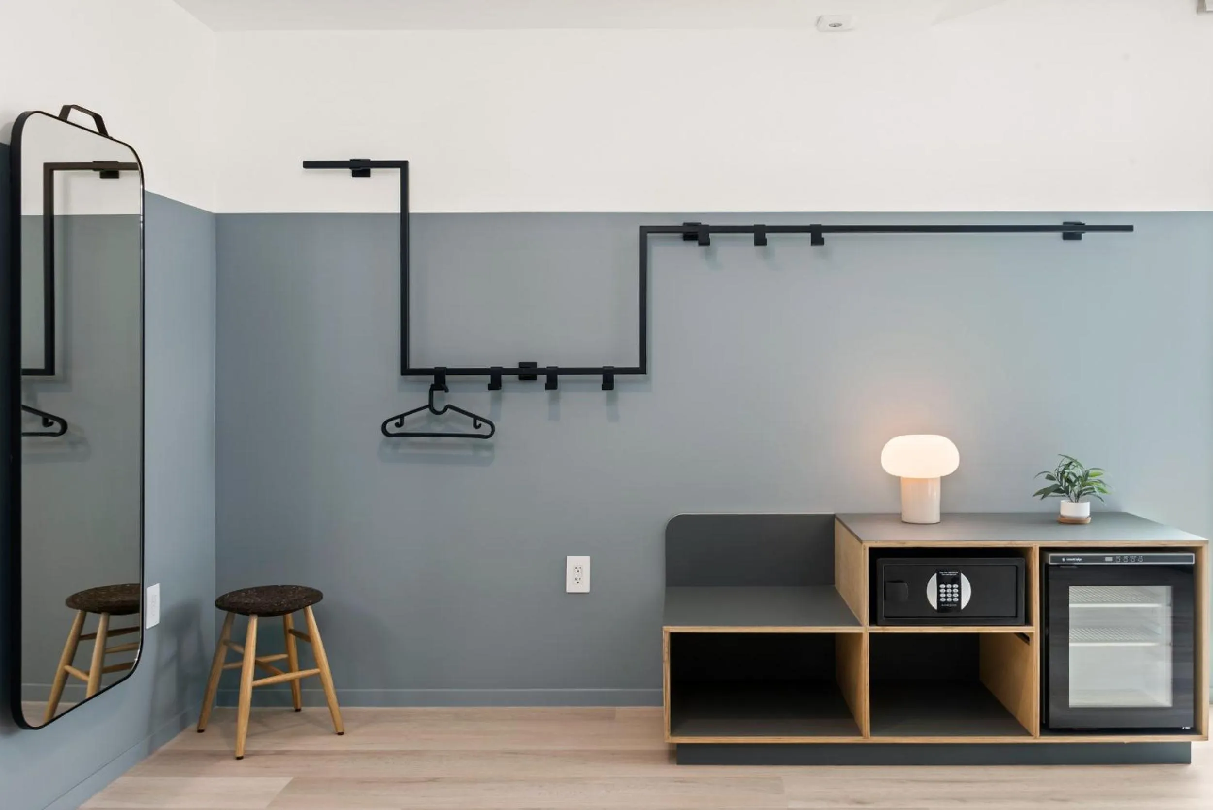 wardrobe in The Metric - Los Angeles Downtown