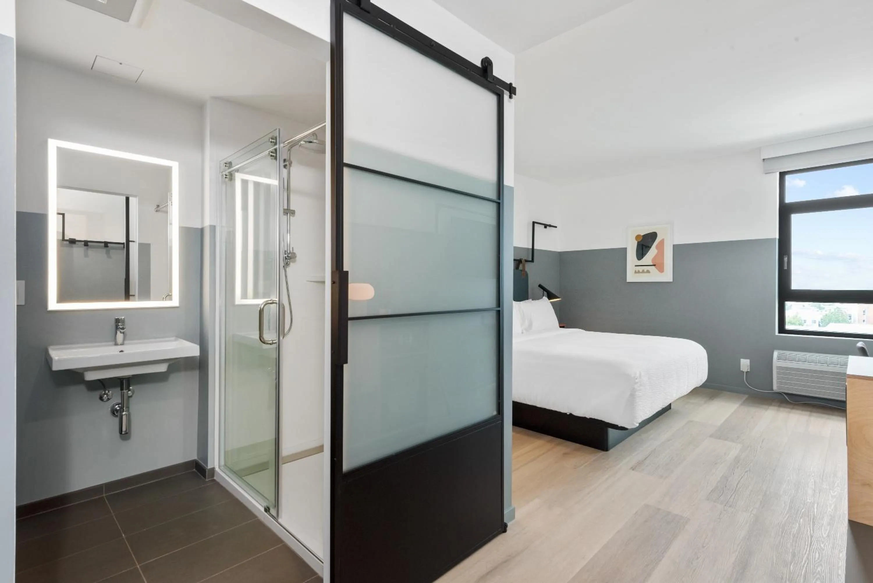 Bathroom, Bed in The Metric - Los Angeles Downtown