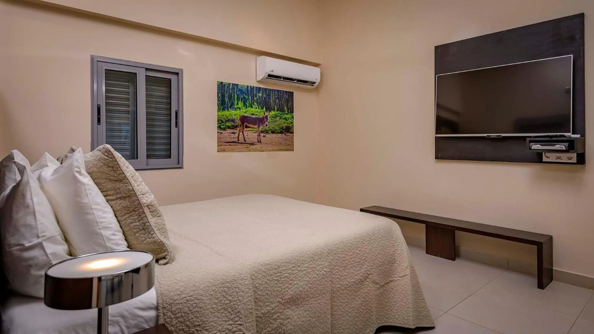 Bedroom, Bed in Thebonairian