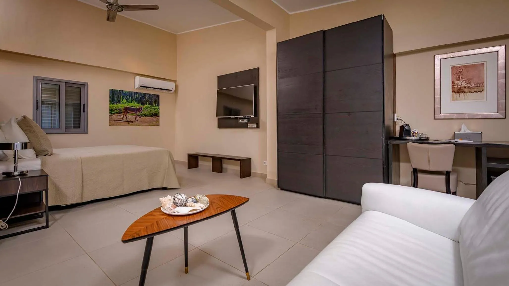 Bedroom, Seating Area in Thebonairian