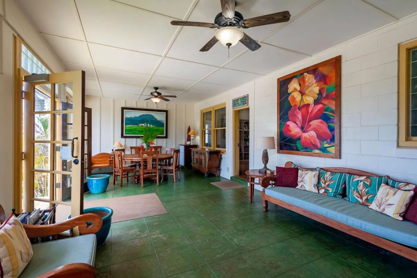 Communal lounge/ TV room in Poipu Plantation Vacation Rentals