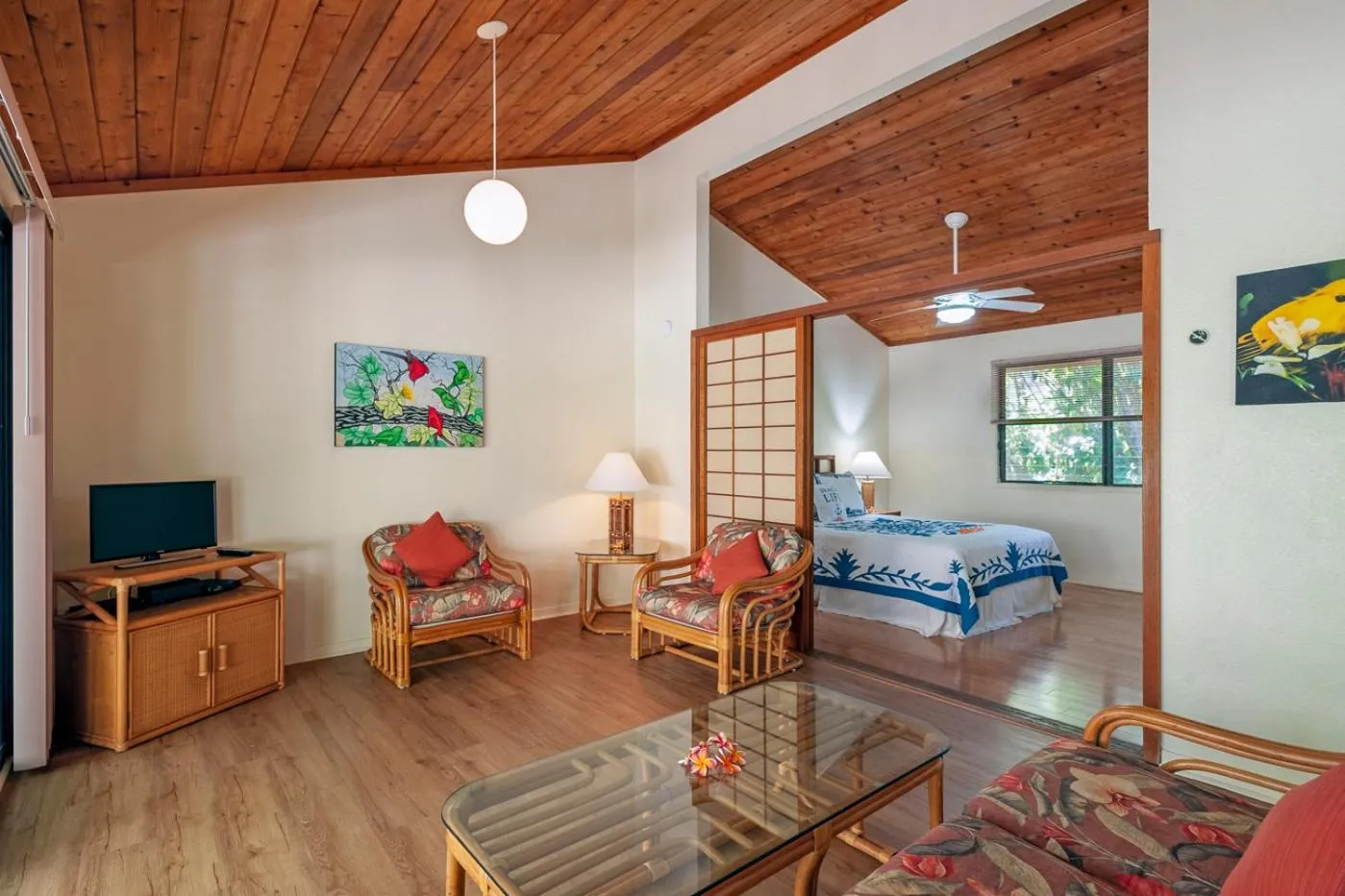 Communal lounge/ TV room in Poipu Plantation Vacation Rentals