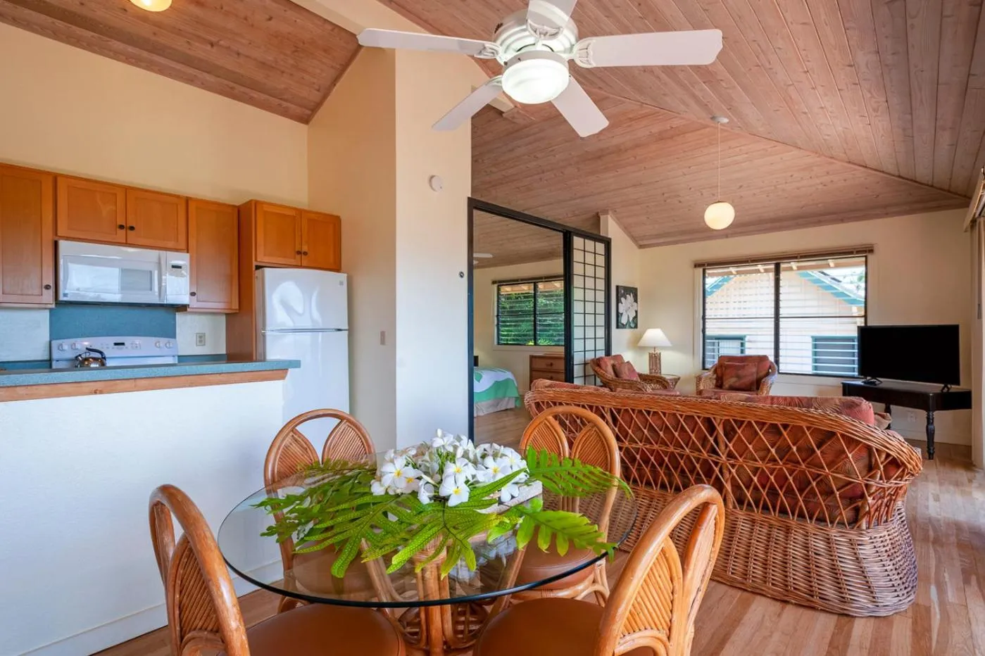 Communal lounge/ TV room in Poipu Plantation Vacation Rentals