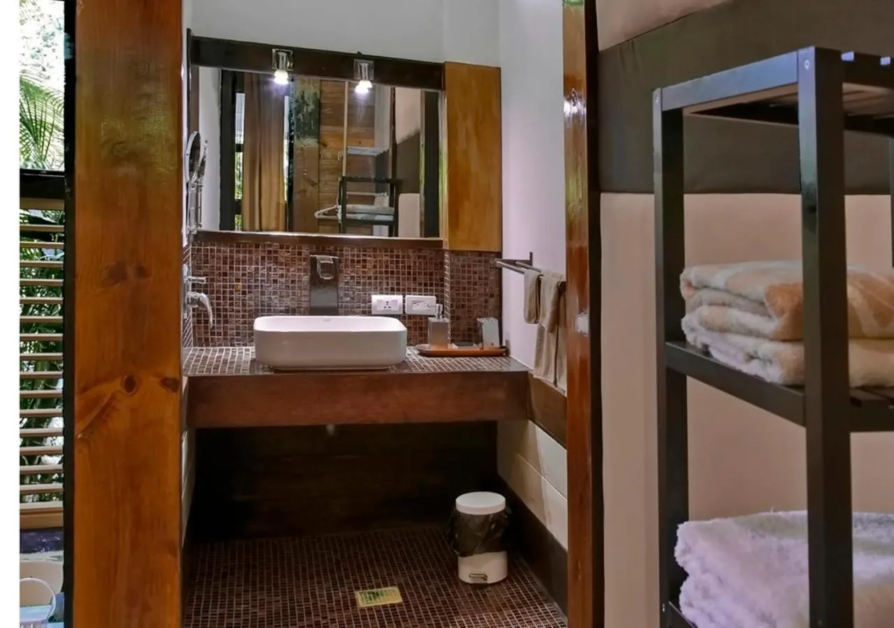 Bathroom, Bed in Chaykovski Boutique H