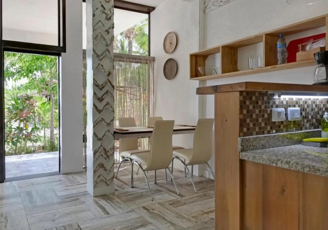 Dining area in Chaykovski Boutique H