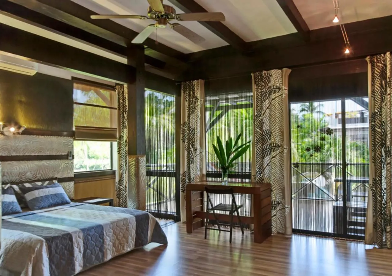 Photo of the whole room, Bed in Chaykovski Boutique H