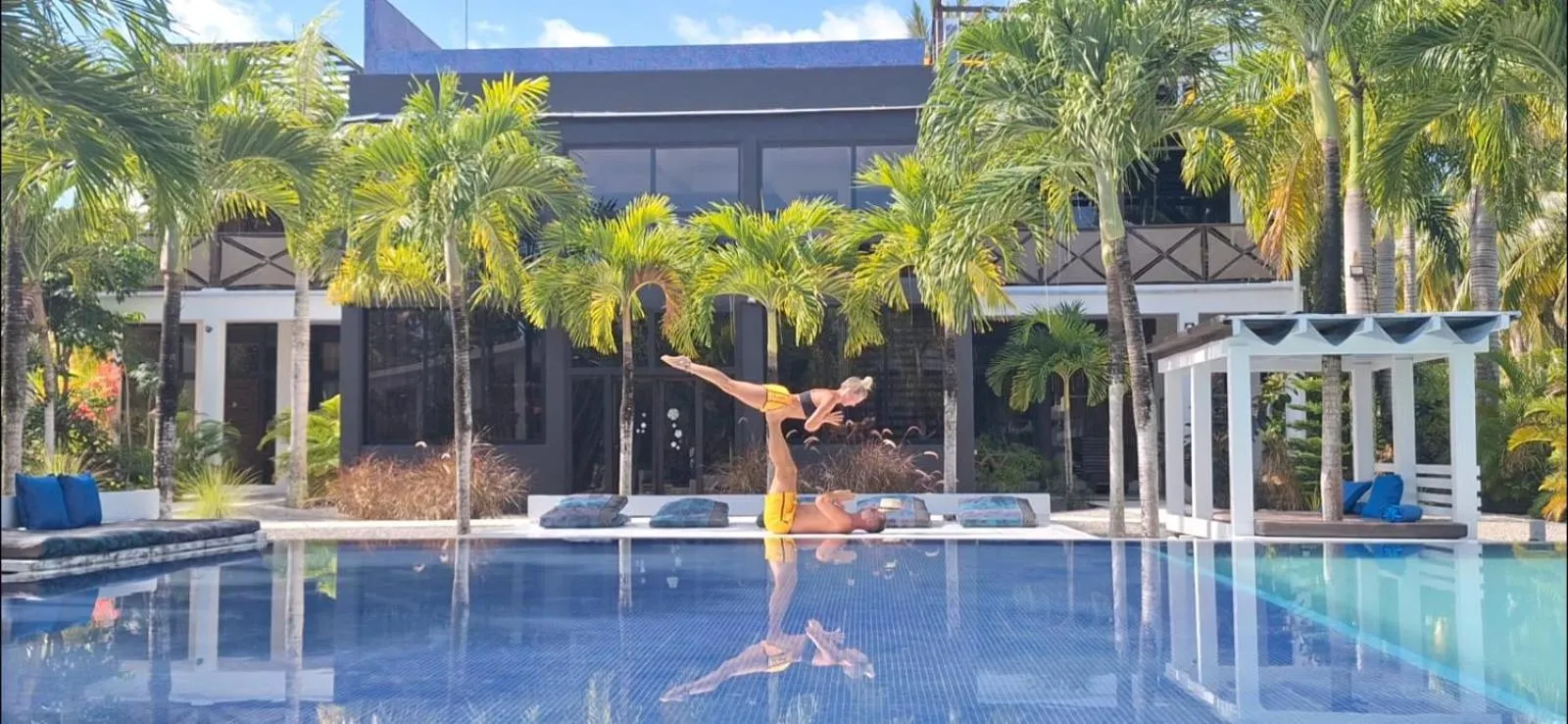 Swimming pool in Chaykovski Boutique H