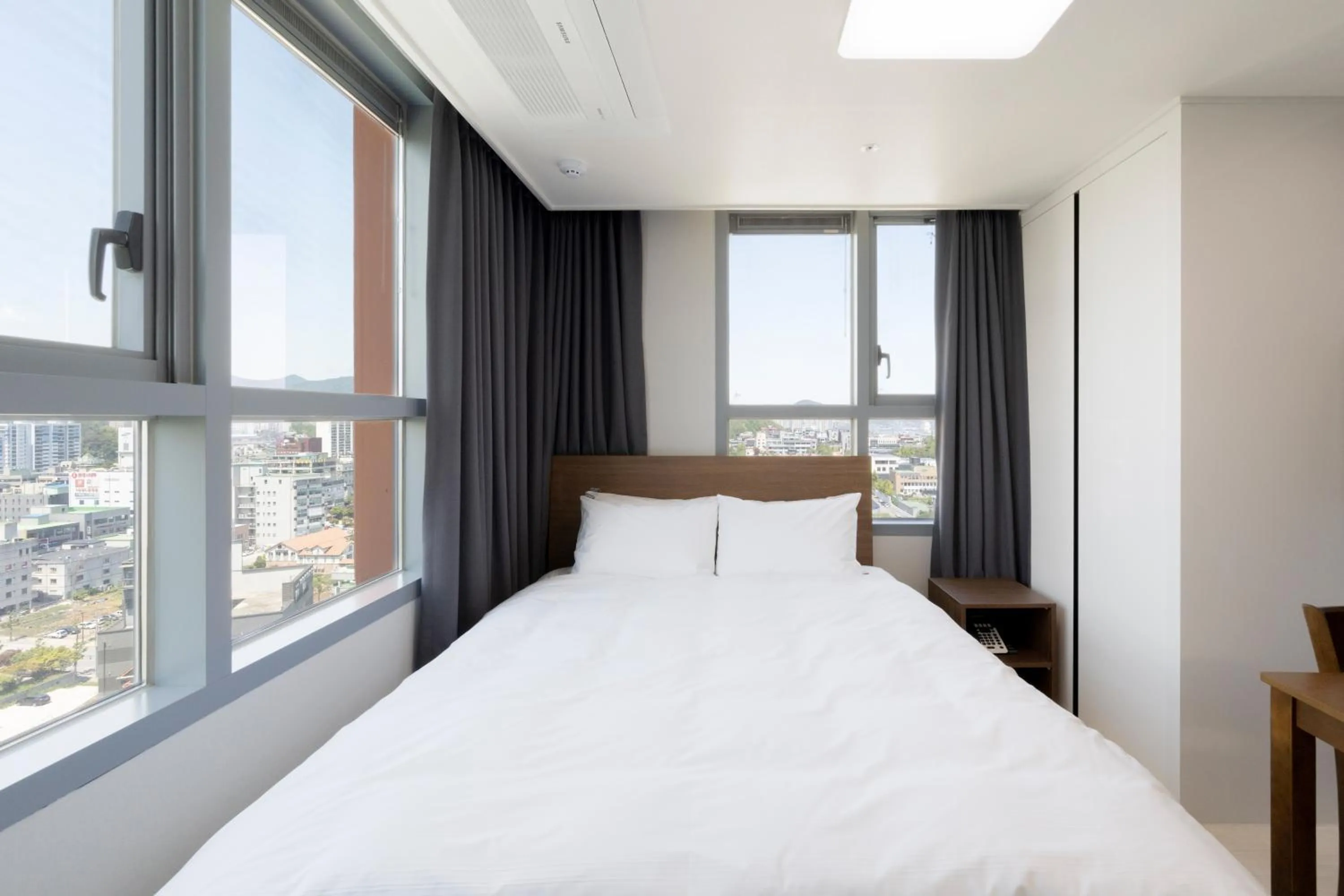 Bed in Donghae Oceancity Residence Hotel