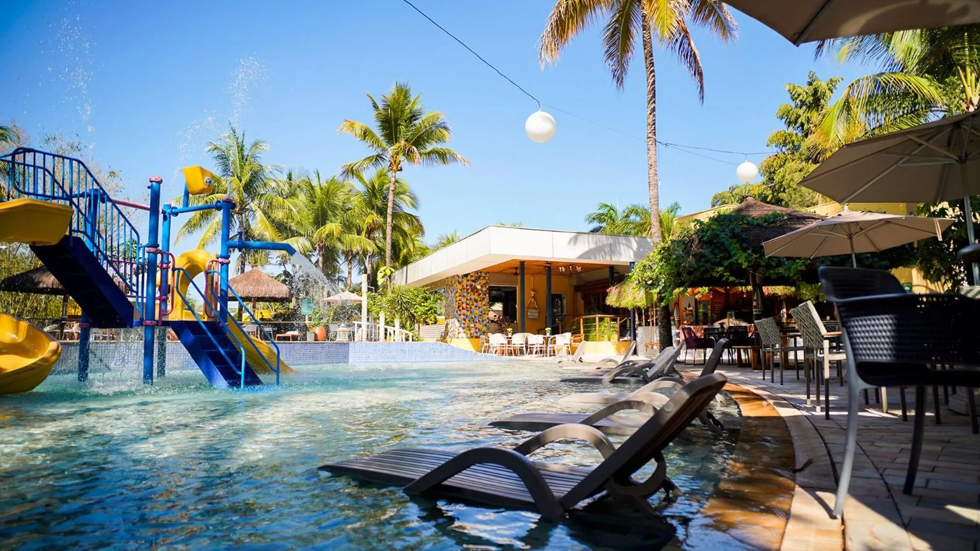 Swimming pool in Hot Beach Raízes