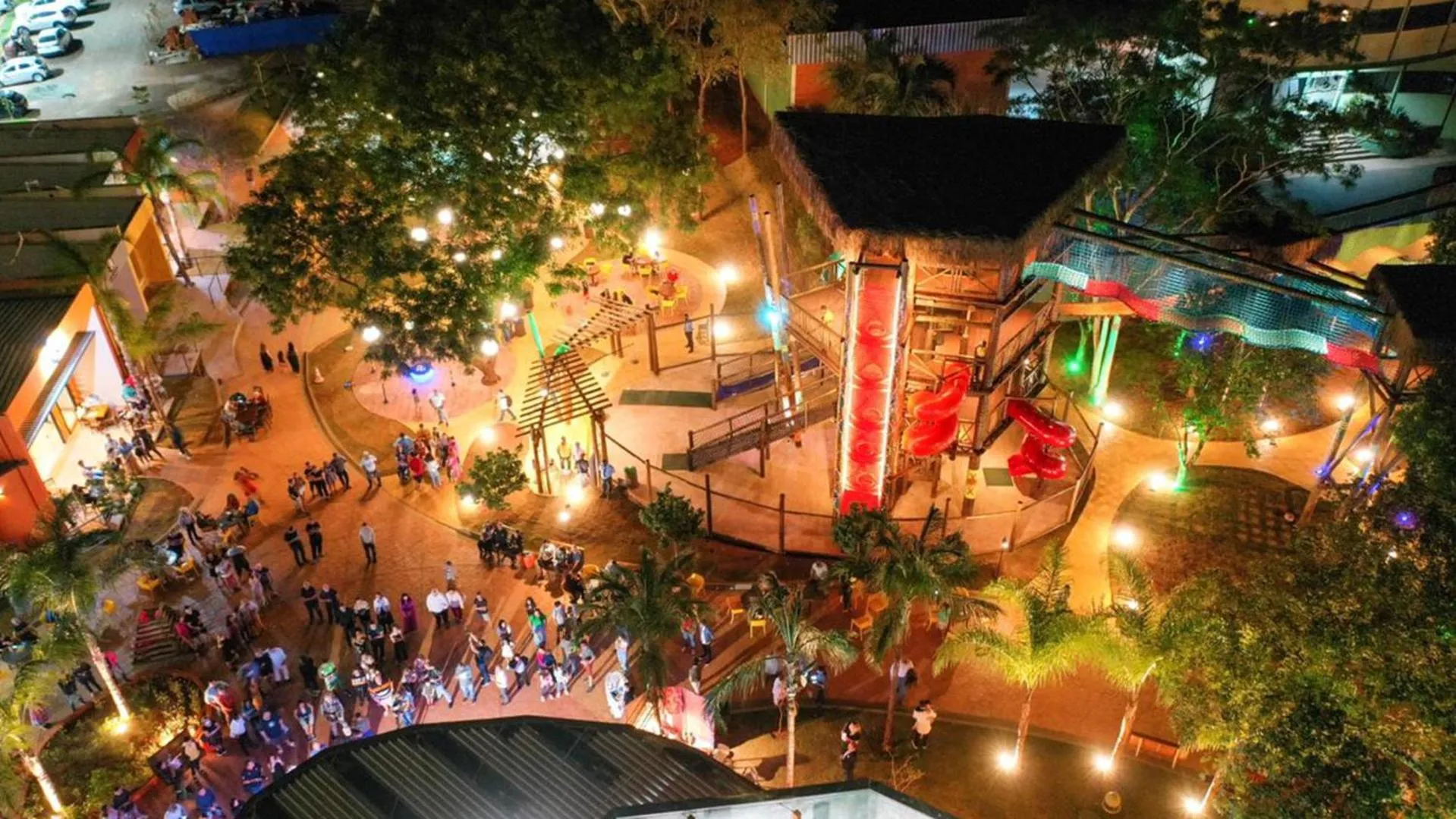 Bird's eye view in Hot Beach Raízes