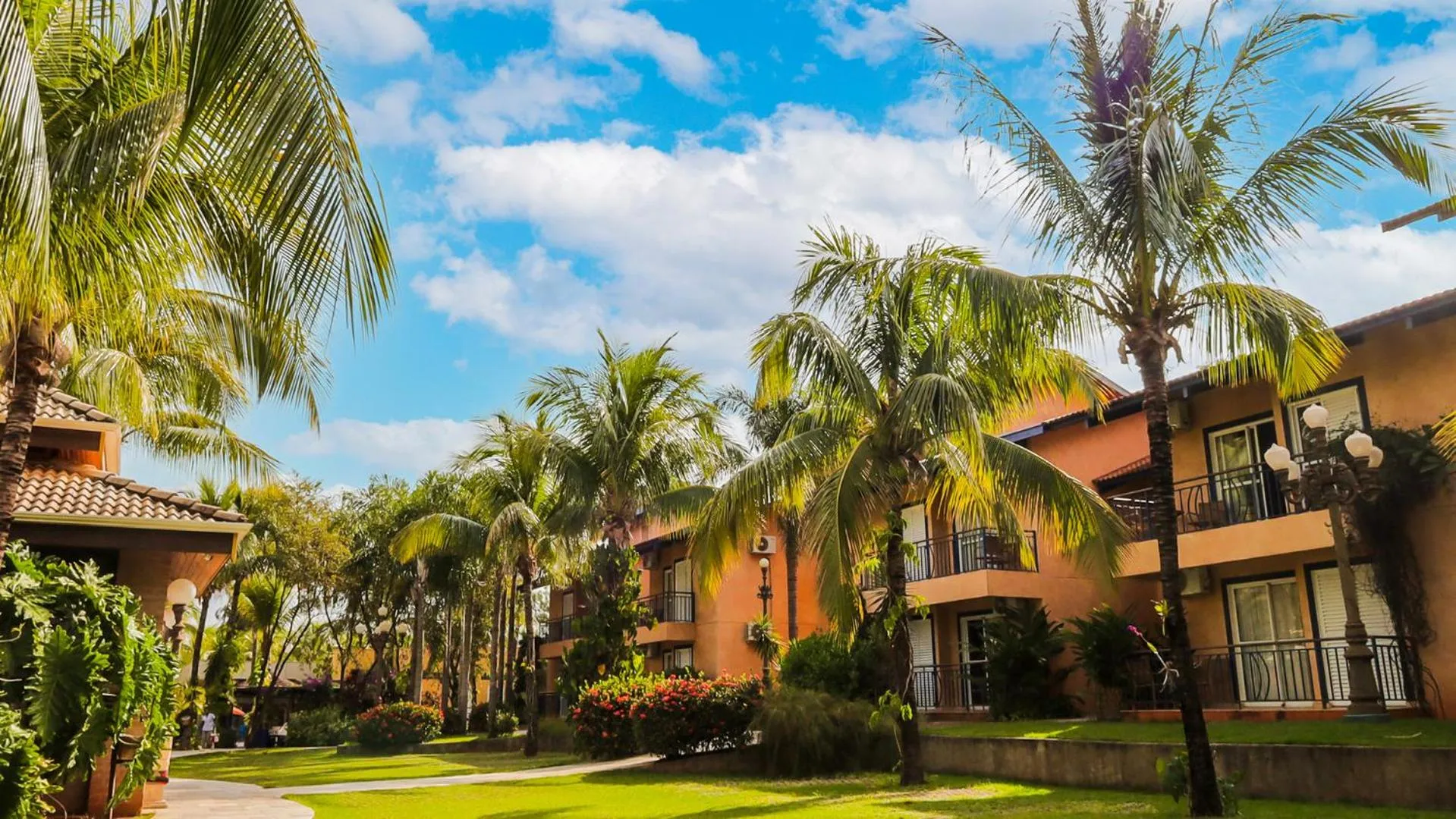 Property building in Hot Beach Raízes