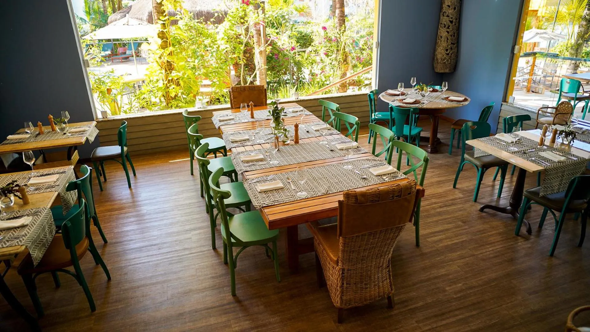 Restaurant/places to eat in Hot Beach Raízes