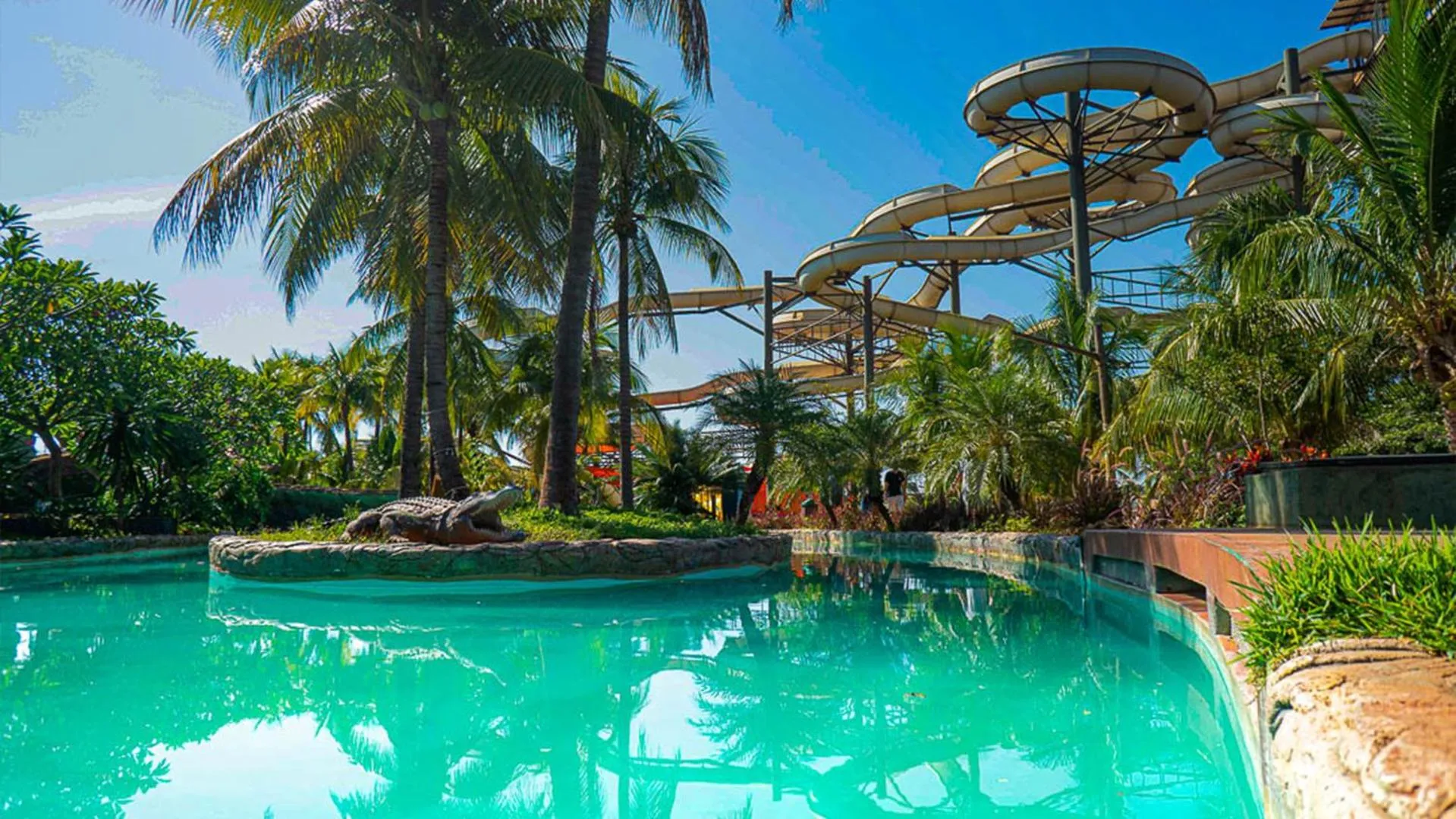 Aqua park in Hot Beach Raízes