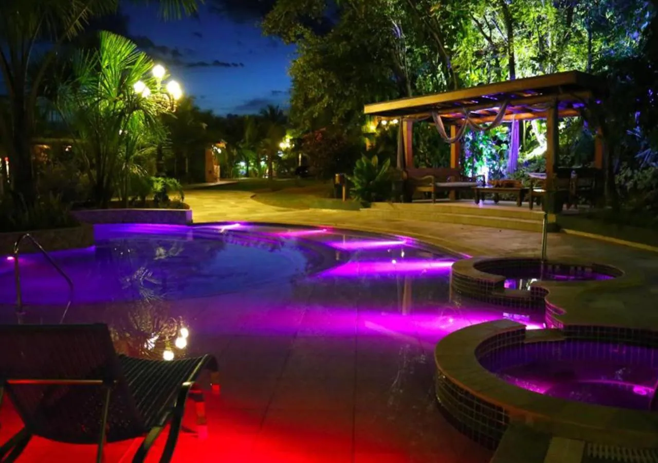 Night in Hot Beach Raízes