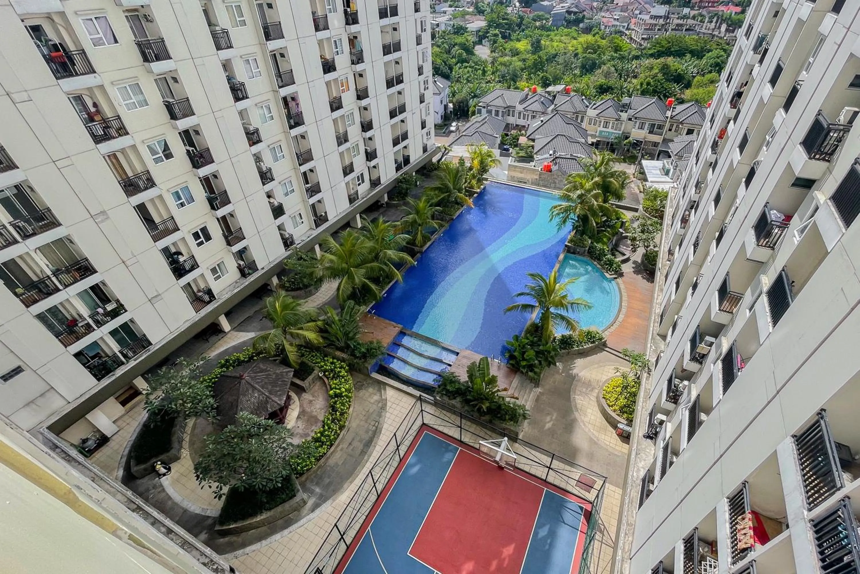 Swimming pool in RedLiving Apartemen Cinere Resort - Gold Room