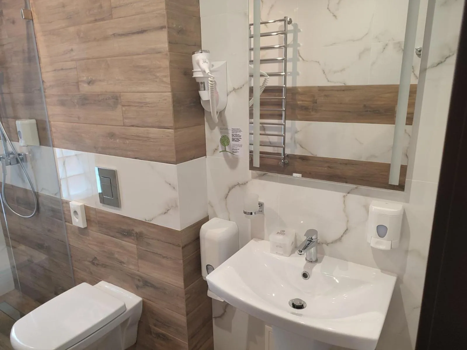 Shower in Optima Collection Bergshloss Rivne