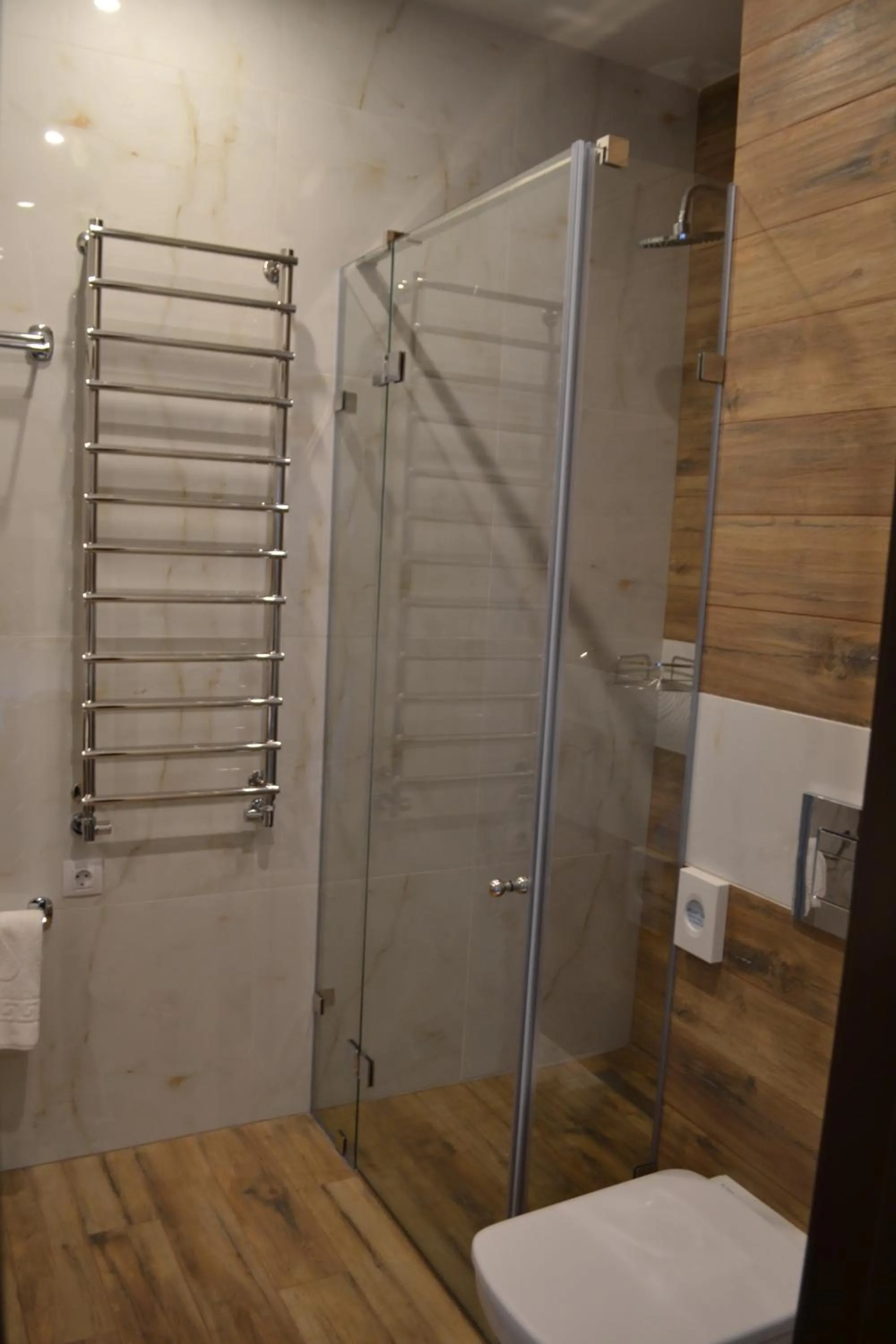 Shower in Optima Collection Bergshloss Rivne