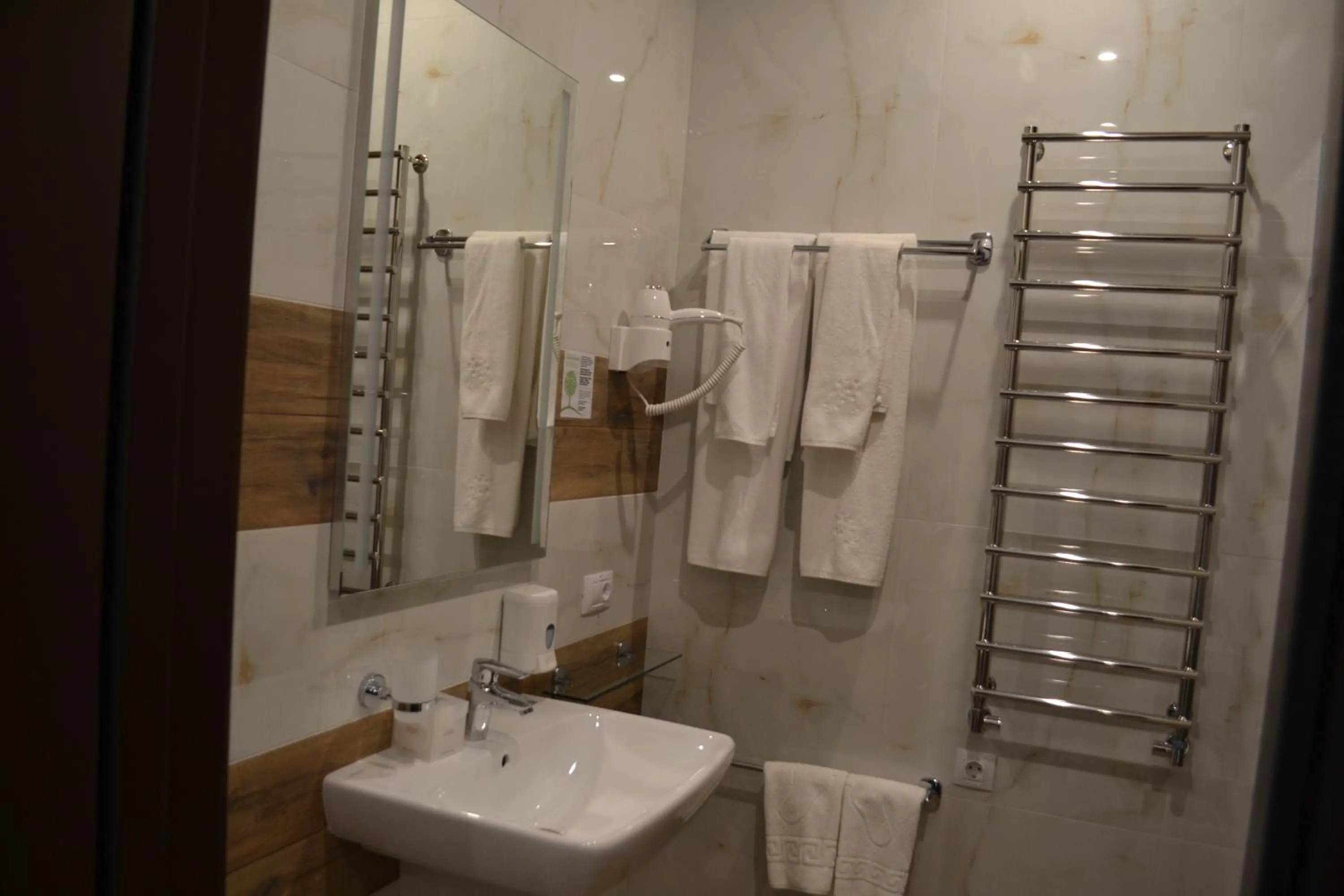 Shower in Optima Collection Bergshloss Rivne