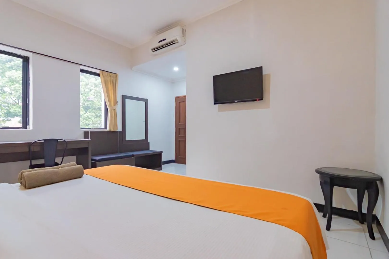 Bedroom in Sans Hotel Cihampelas Bandung