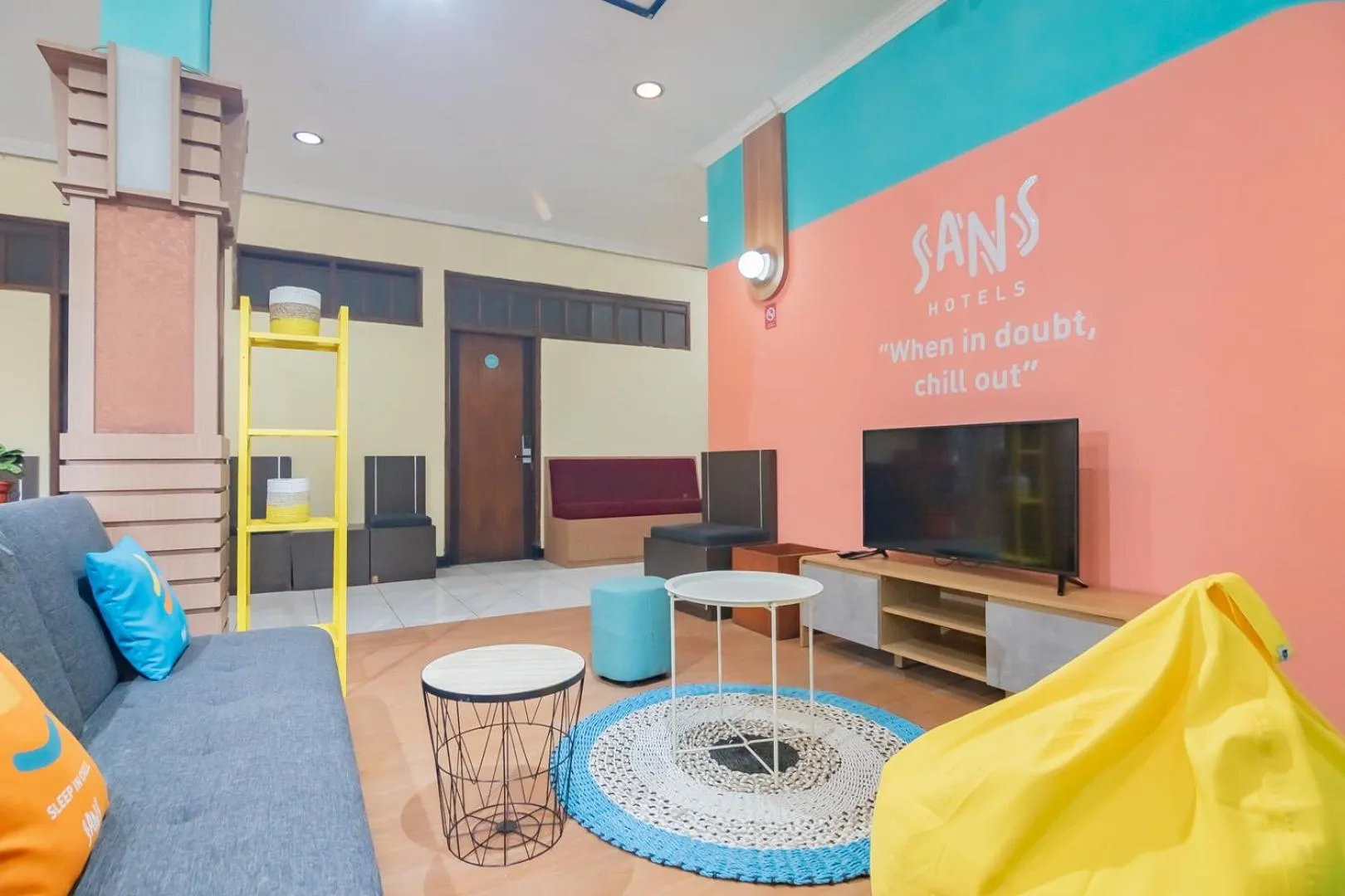 Lobby or reception in Sans Hotel Cihampelas Bandung